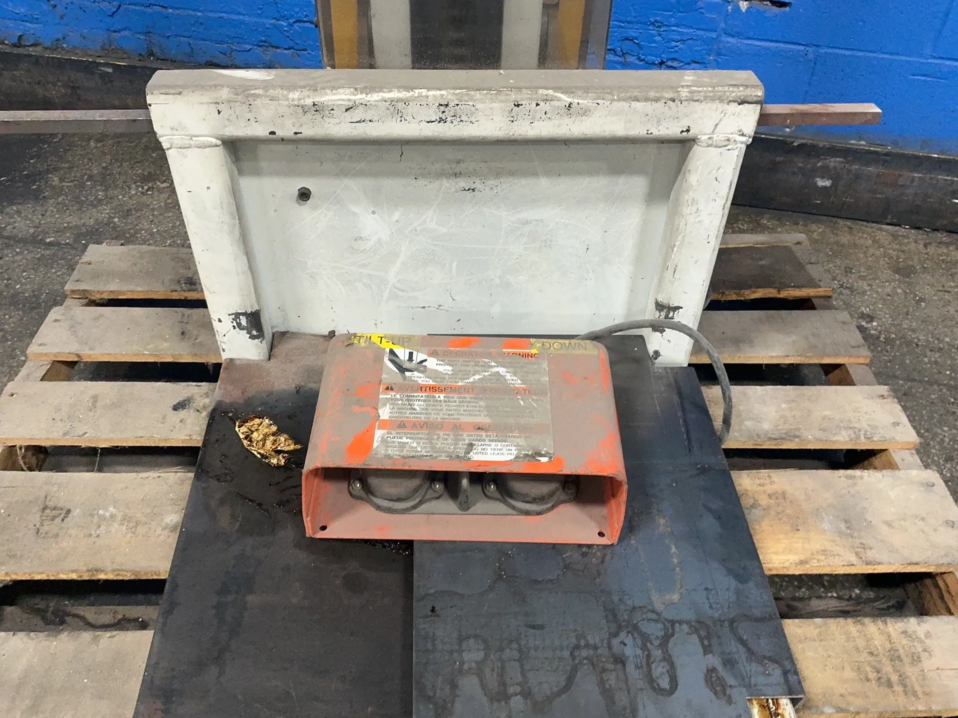 500 LB Valley Craft #A75355-00-0802, material lift, 21" x 26" surface, 72" mast height, 55" lift height, 1 - Image 5