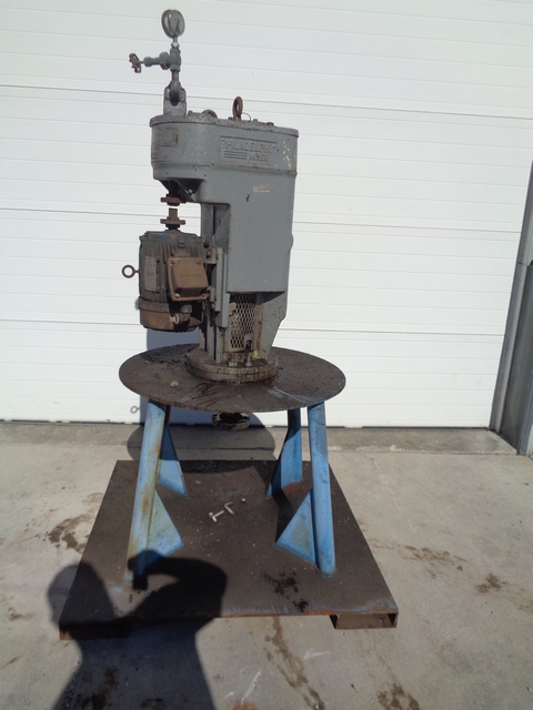 5 HP Philadelphia Mixing Solutions #PTES-06, 25.7:1 ratio, IRPM 1750, ORPM 68, w/stand - Image 1