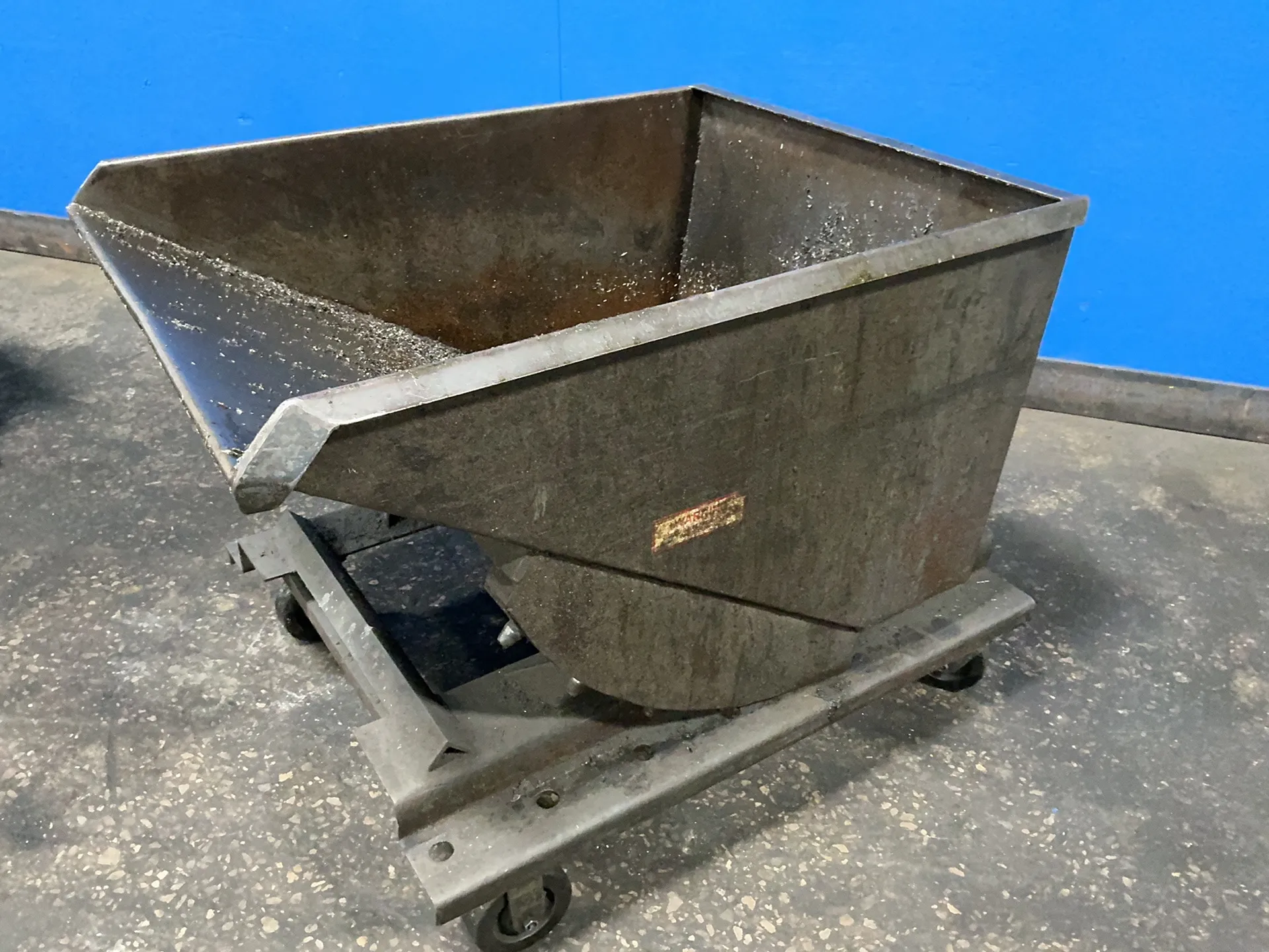 Earl Soesbe, self-dumping hopper, 4000 lb. capacity (2 available) - Image 2
