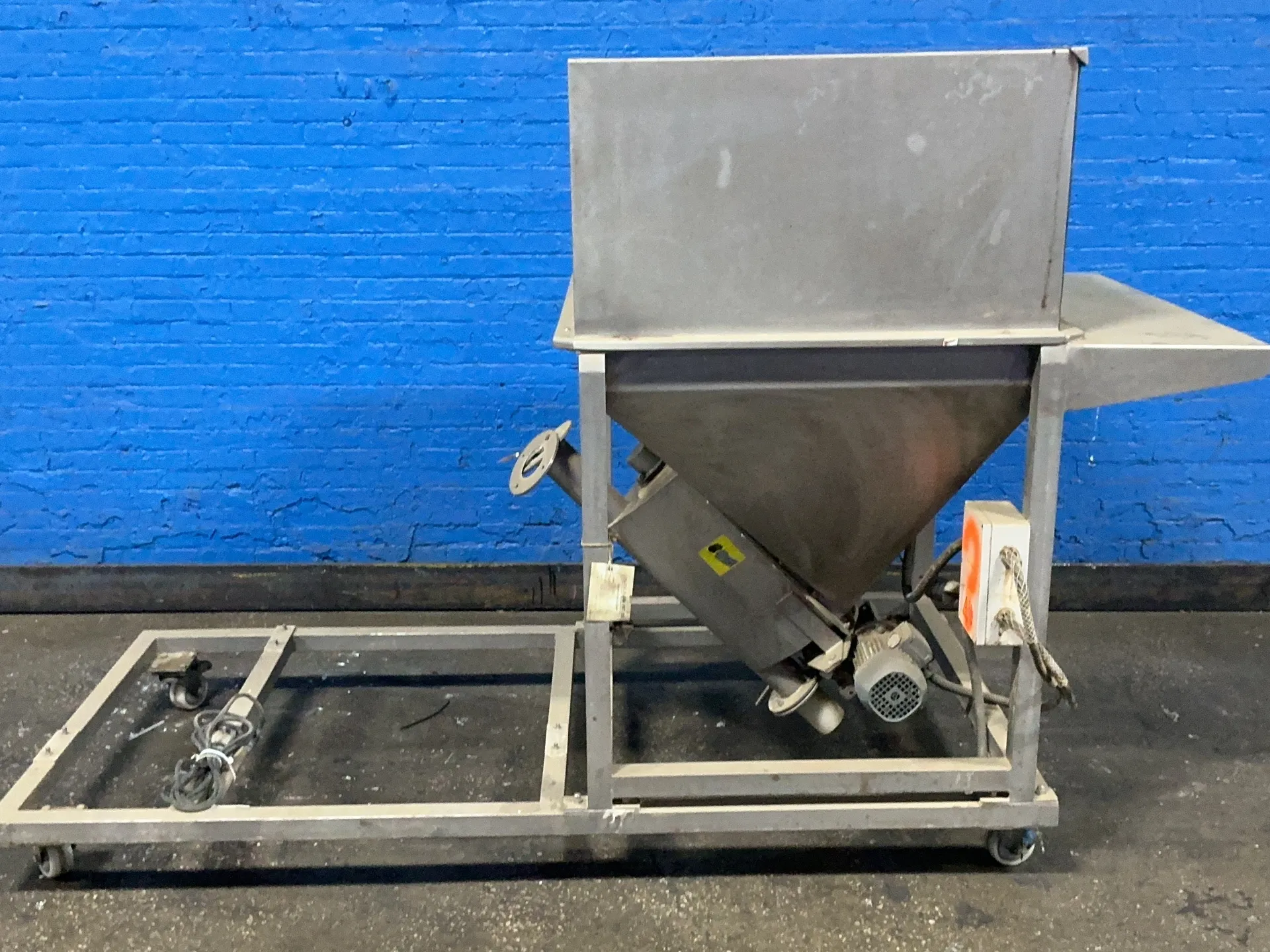 Fabcon #VRC-16-245, hopper, 38" x 60", .45 KW, 1370/1660 RPM, 230/480 V. - Image 2