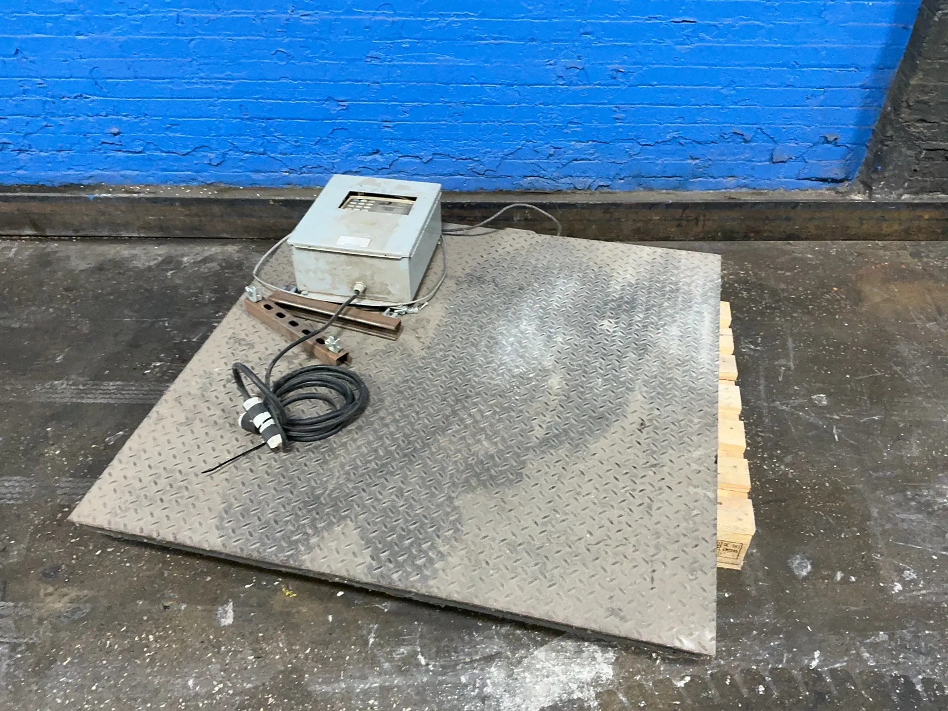 5000 lb. Arlyn, scale, 48" x 48" - Image 5
