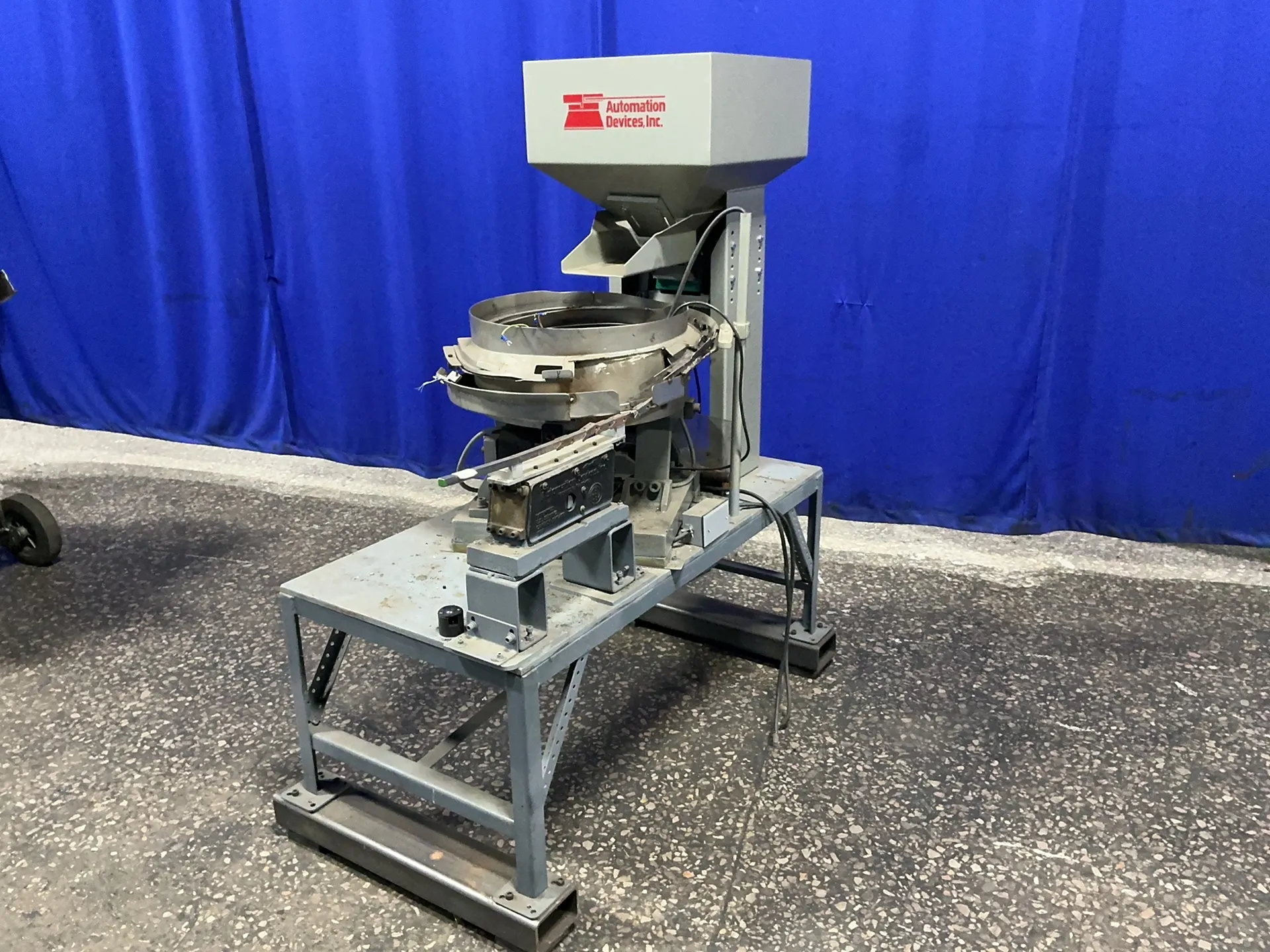 Automation Devices, vibratory bowl feeder, 18" diameter, 18" x 19" x 19" chute - Image 2