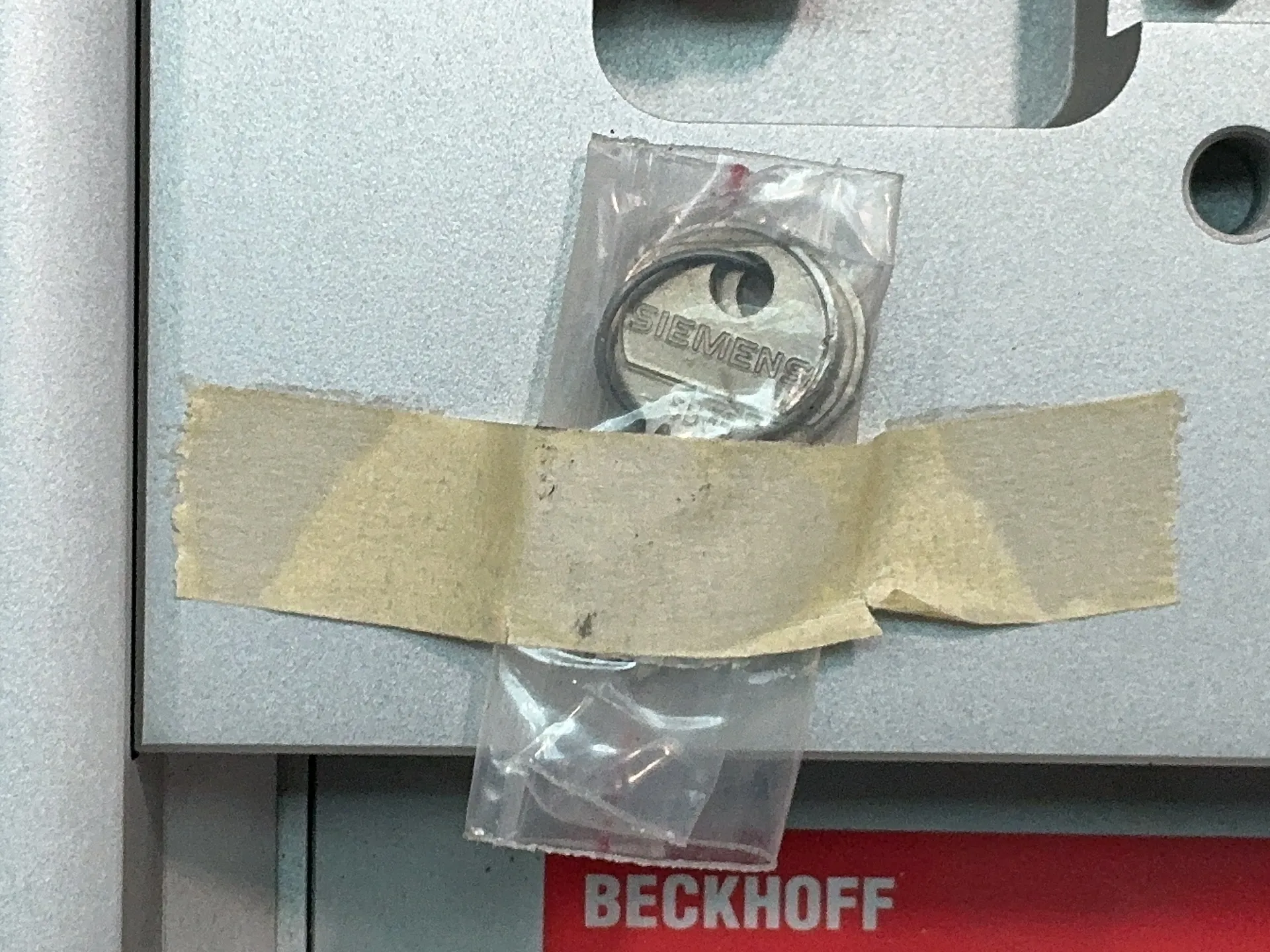 Beckhoff #CP7801-1024-0010, 12" Touchscreen, Elo AccuTouch display, 4 keys, 2 firmware discs, binder, 2011 - Image 5