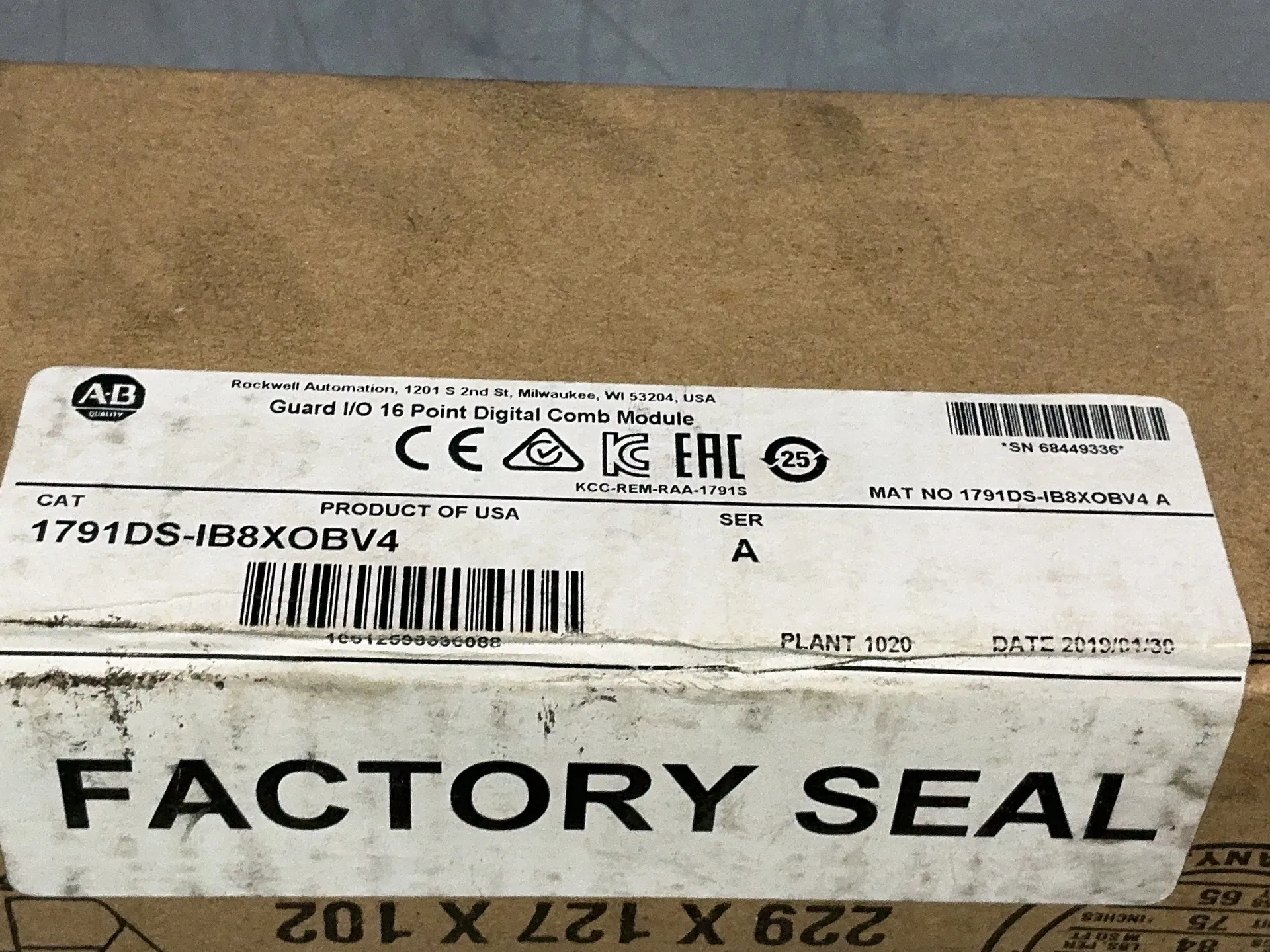 Allen-Bradley #1791DS-IB8XOBV4, Guard I/O 16 Point Digital Comb Module, new, 2019 - Image 3