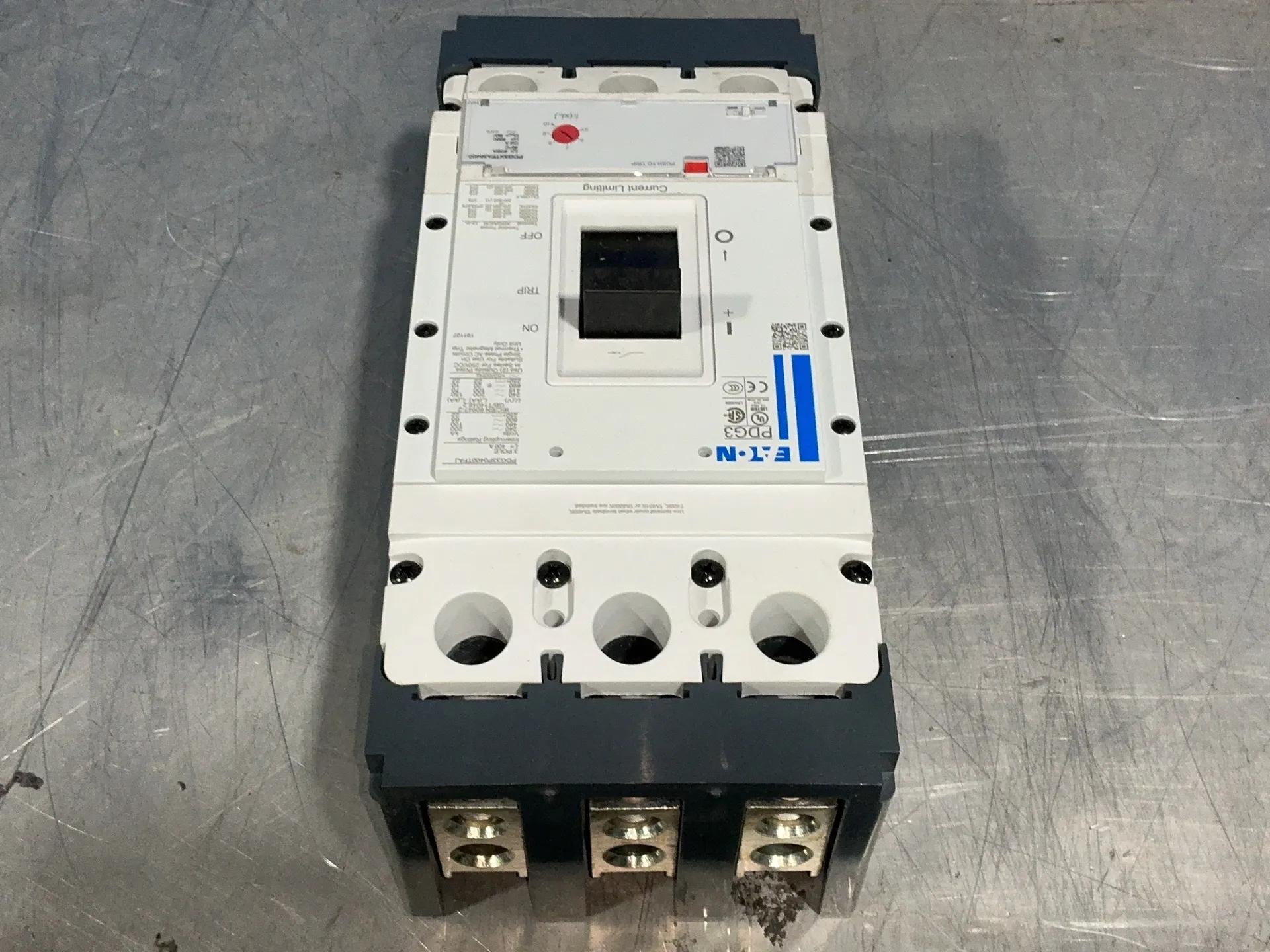 400 Amps, Eaton #PDG33P0400TFAJ, molded case circuit breaker, 3-pole, 600 Volts - Image 2