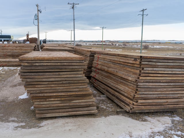 8' x 20' steel and wood rig matting - Image 1