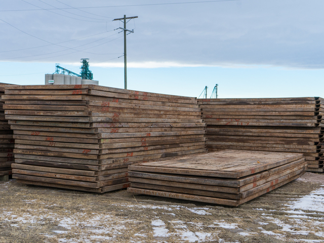 8' x 20' steel and wood rig matting - Image 7