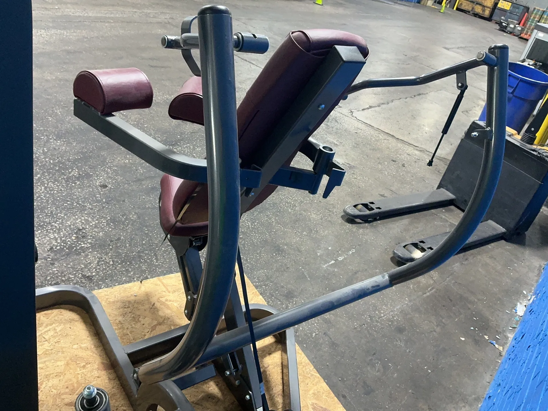 Cybex #11080, arm extension machine, 205 lb. training weight, 300 lb. user weight - Image 4