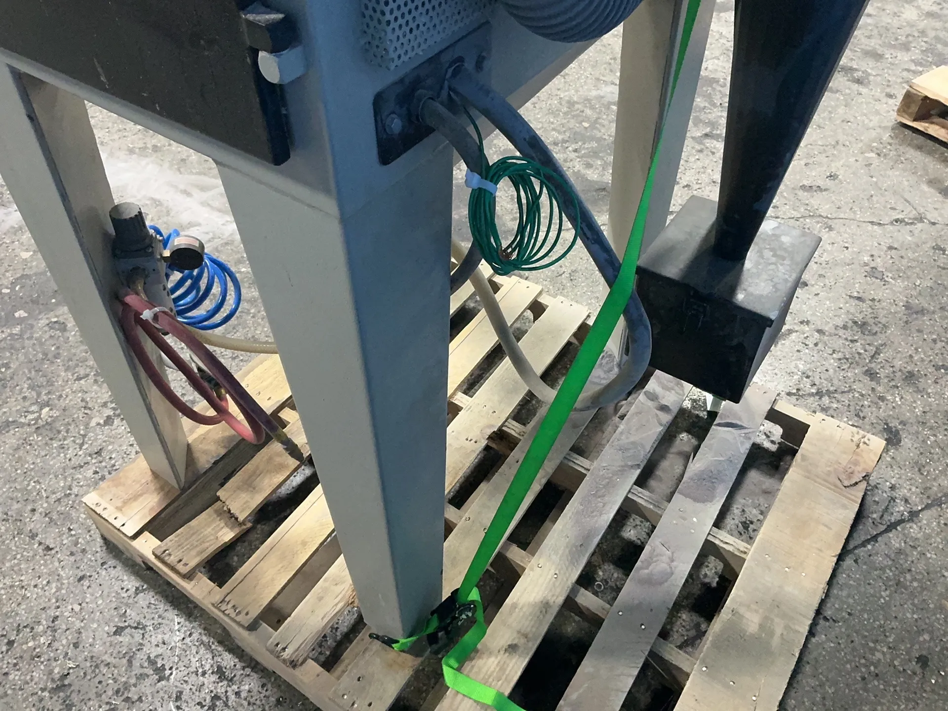 22" x 36" x 22" sandblaster - Image 3