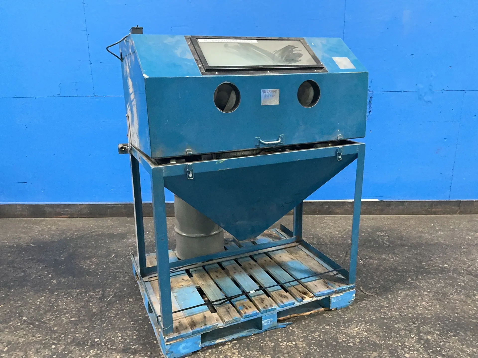 46" x 25" abrasive blast cabinet, Econoline dust collector, hoses, light bulbs - Image 1