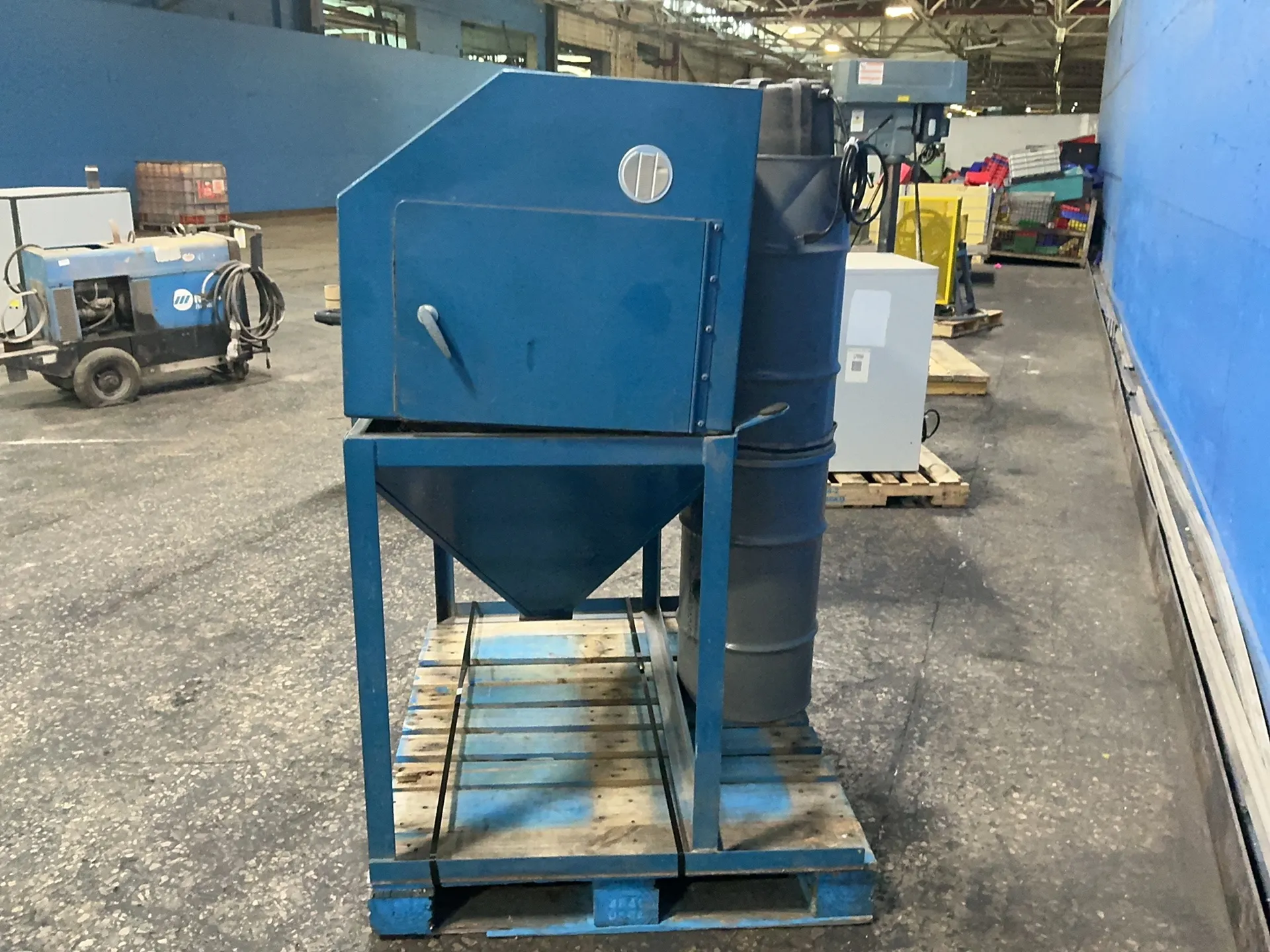 46" x 25" abrasive blast cabinet, Econoline dust collector, hoses, light bulbs - Image 3