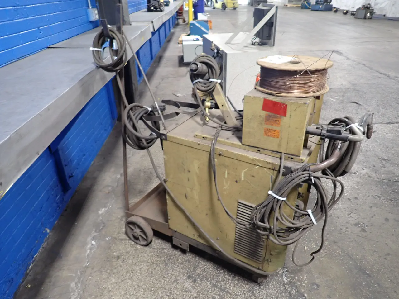 Hobart #FABRICATOR, welder, w/ wire feeder - Image 5