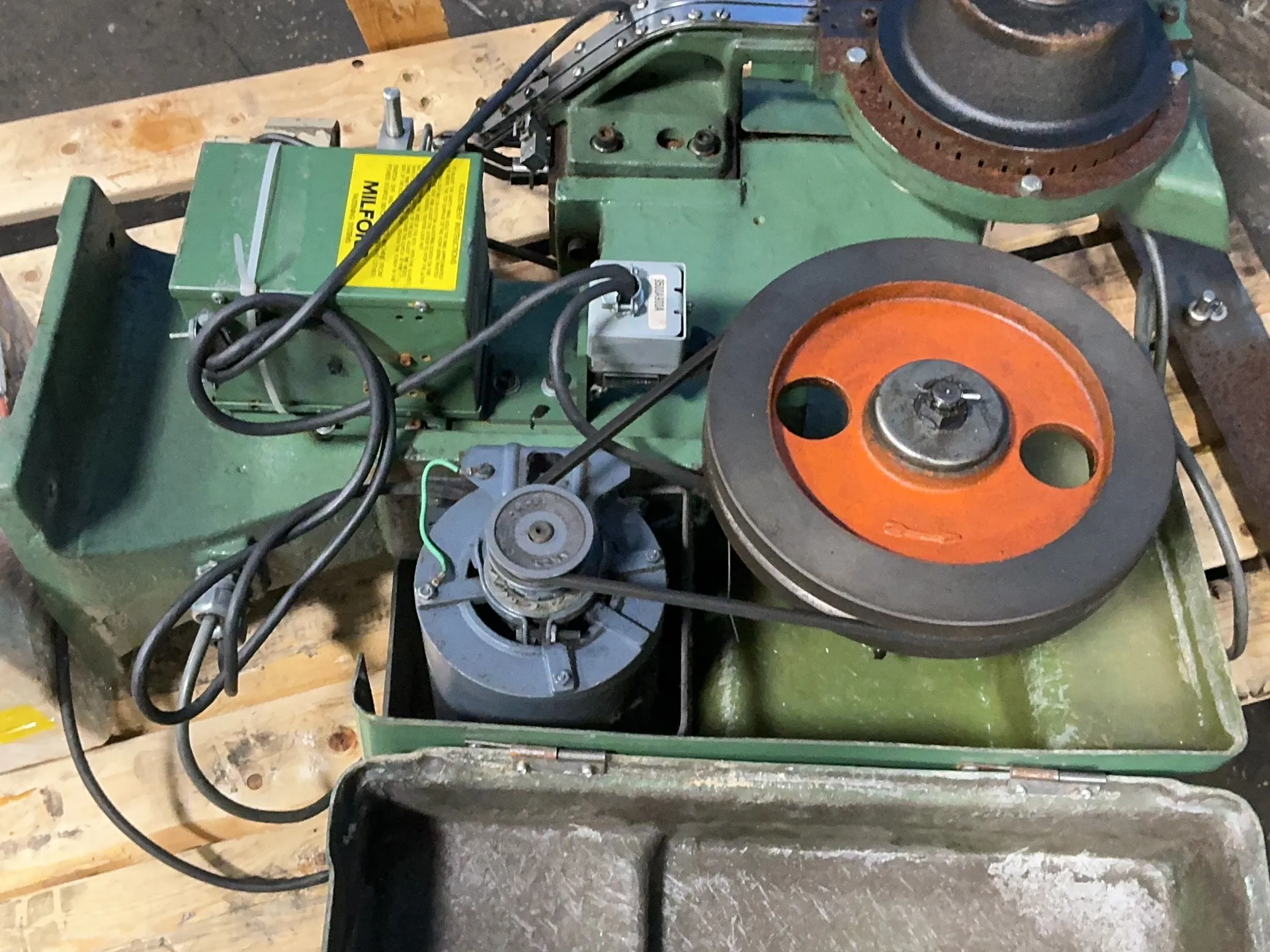 Milford #MFS-64, rivet machine - Image 5