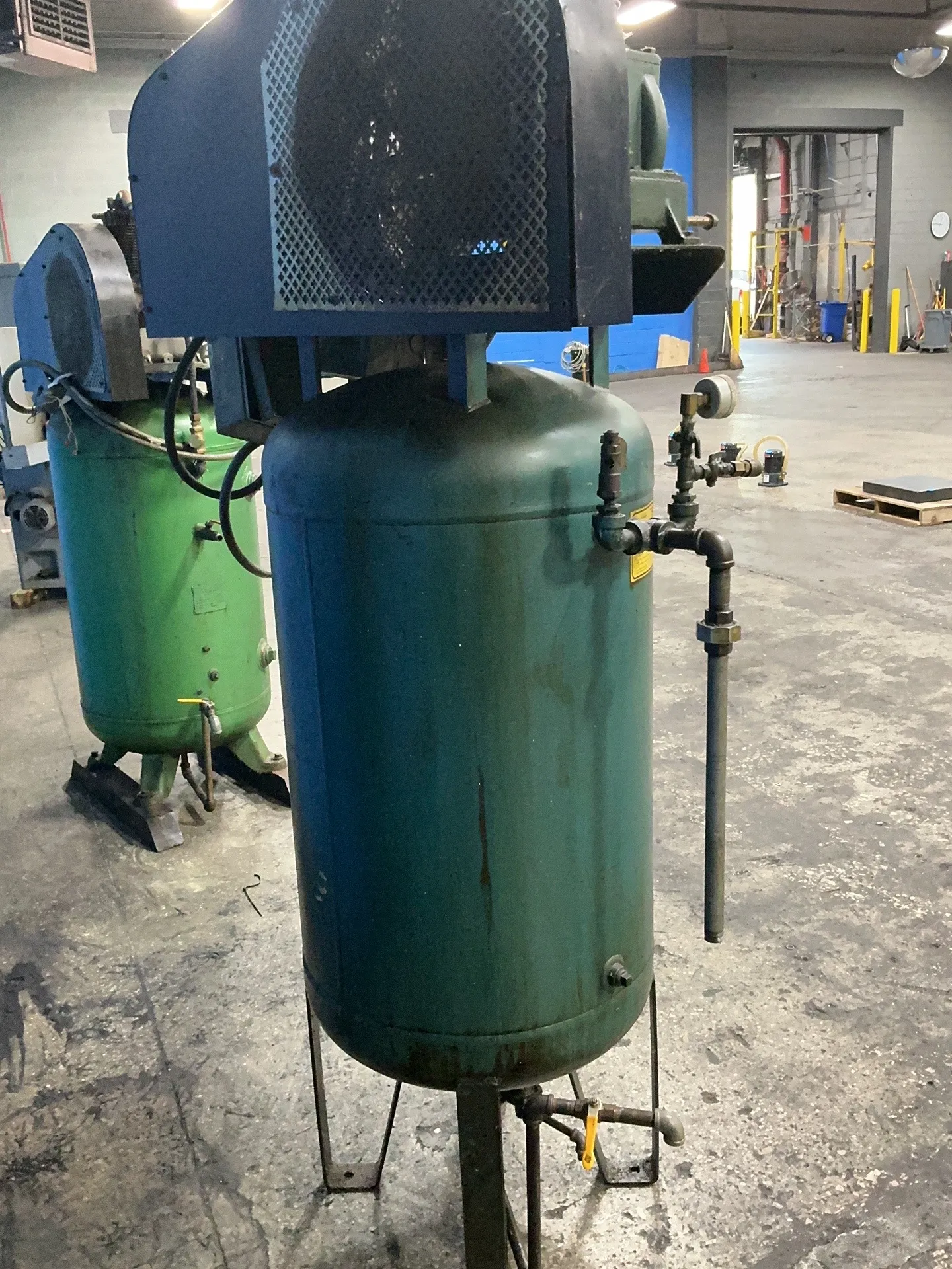 5 HP Wayne #6200-3VU, air compressor, tank mounted, 75 gallon, 1760 RPM, 208-220/440 V., 3 phase - Image 4