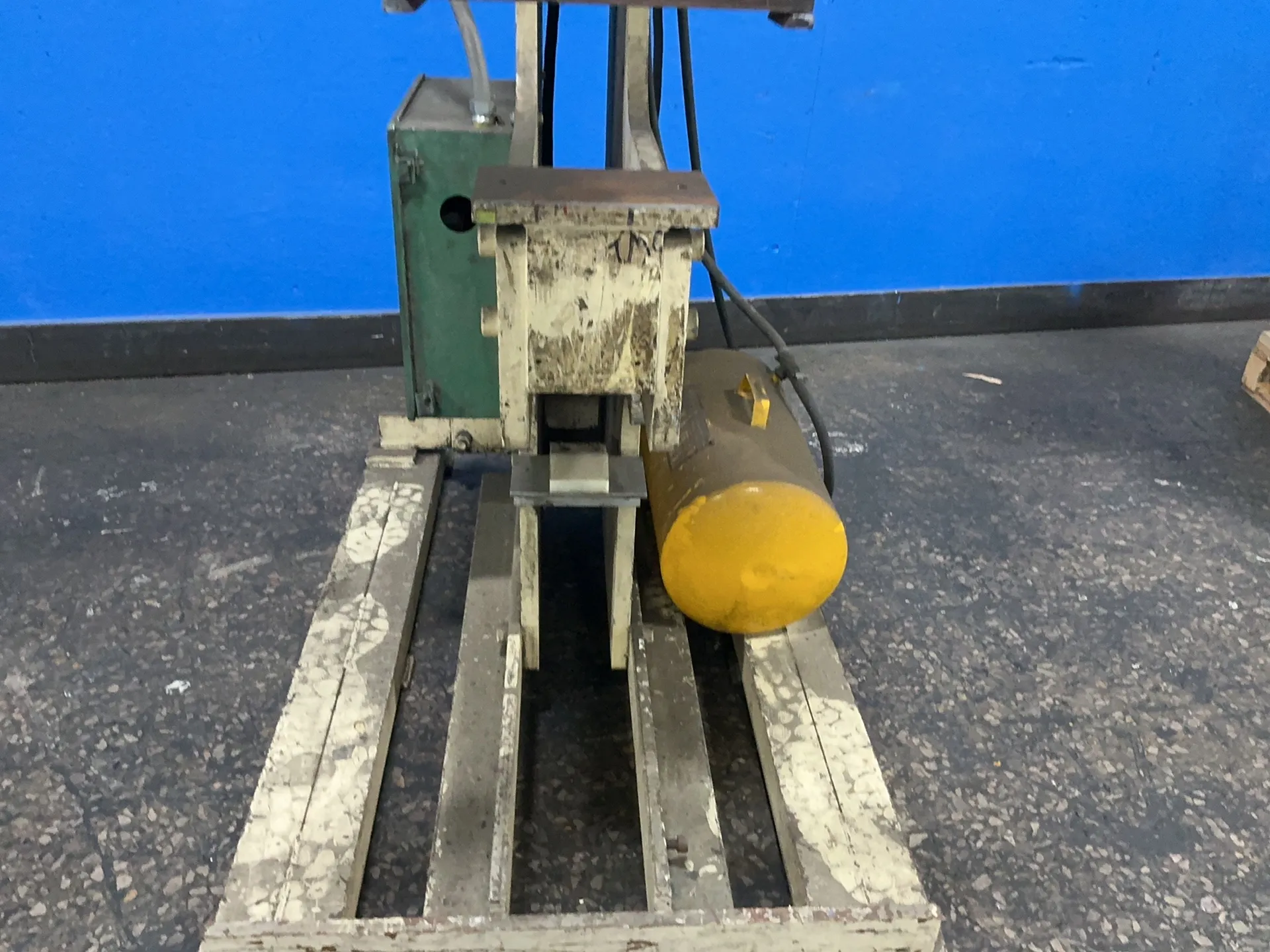 Acromark #830SP-10, hot stamp press, 3000 psi, 11 gallon portable air tank, digital displays, 480 V. - Image 2