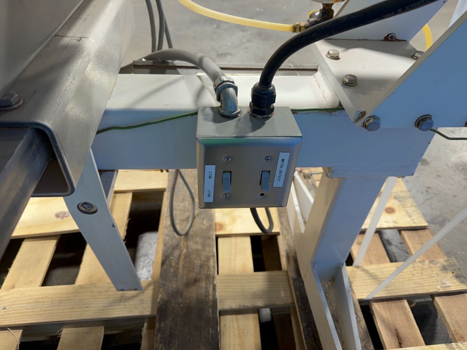 Goring Kerr, metal detector, 12" x 4" opening - Image 3