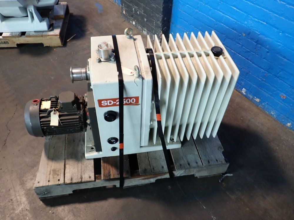 Varian #SD-2500, Vacuum Pump, 220/440 V. - Image 2