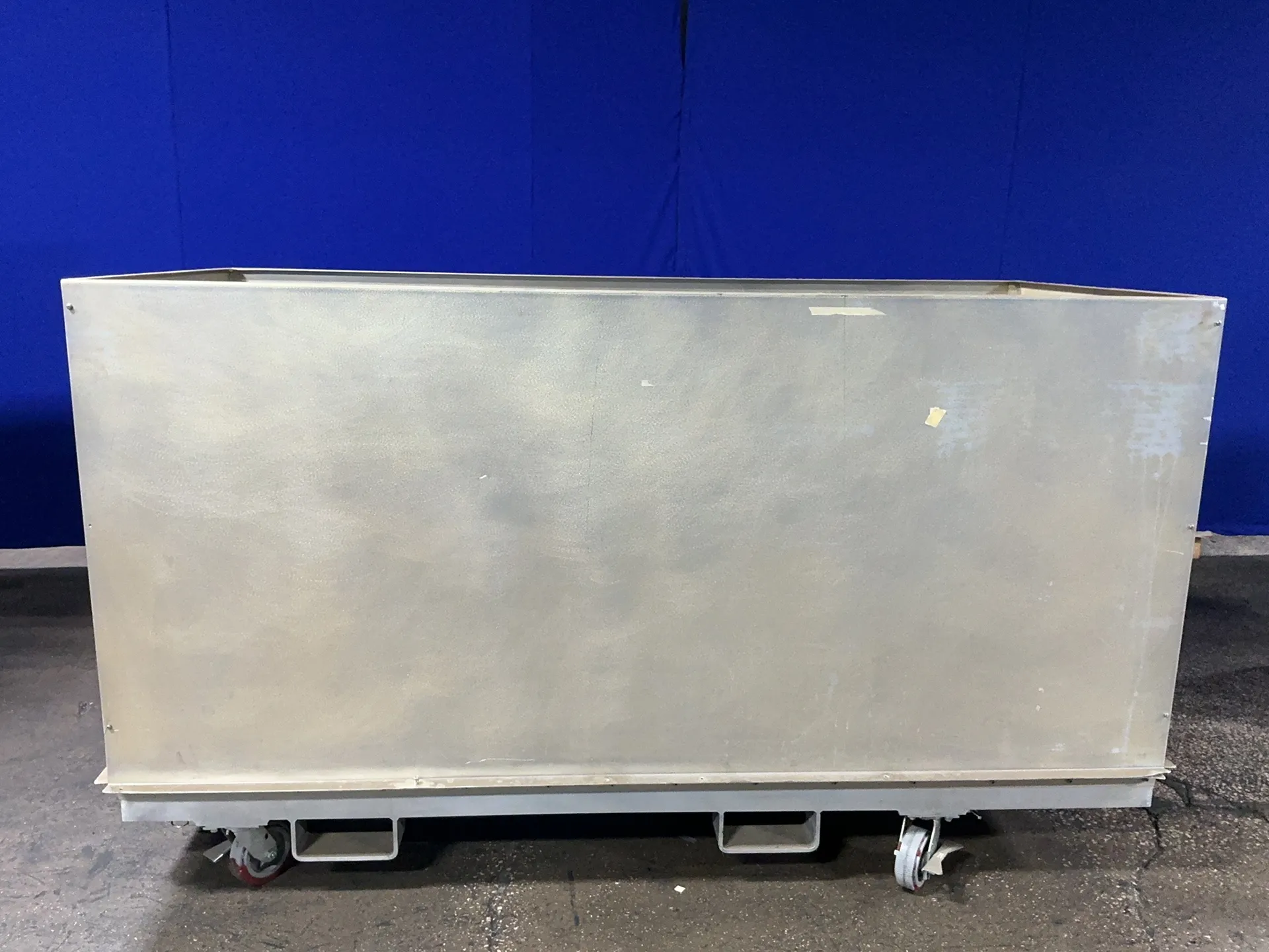 Transport Container, Stainless Steel, 16" x 30" table, 13" diameter - Image 4