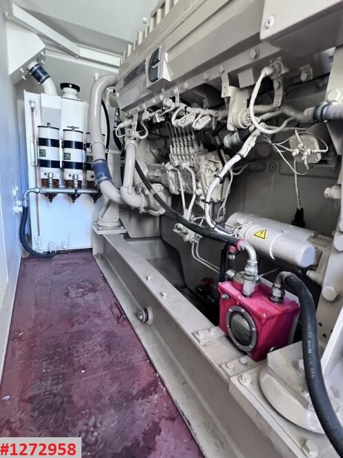 1000 KW Cummins #QST30-G5, diesel generator, 480 Volts, 3 phase, 60 Hz., Aggreko package, prime (3 available) - Image 2