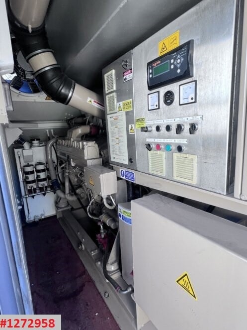 1000 KW Cummins #QST30-G5, diesel generator, 480 Volts, 3 phase, 60 Hz., Aggreko package, prime (3 available) - Image 4