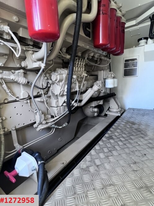 1000 KW Cummins #QST30-G5, diesel generator, 480 Volts, 3 phase, 60 Hz., Aggreko package, prime (3 available) - Image 5