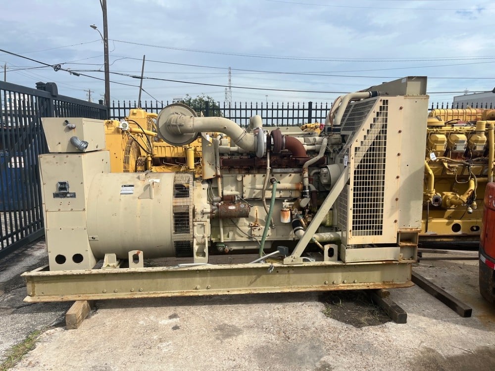400 KW Cummins #KTA19-G2, Generator, 777 Hours, 480 Volts, Open Skid, 1986 - Image 1