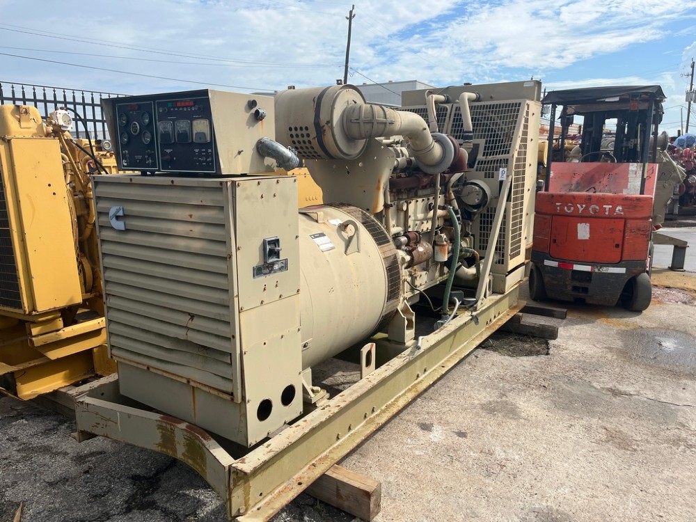 400 KW Cummins #KTA19-G2, Generator, 777 Hours, 480 Volts, Open Skid, 1986 - Image 2