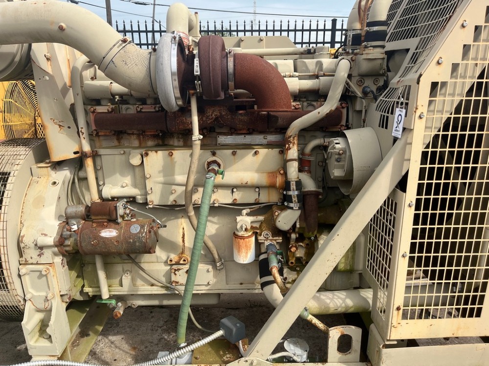 400 KW Cummins #KTA19-G2, Generator, 777 Hours, 480 Volts, Open Skid, 1986 - Image 5