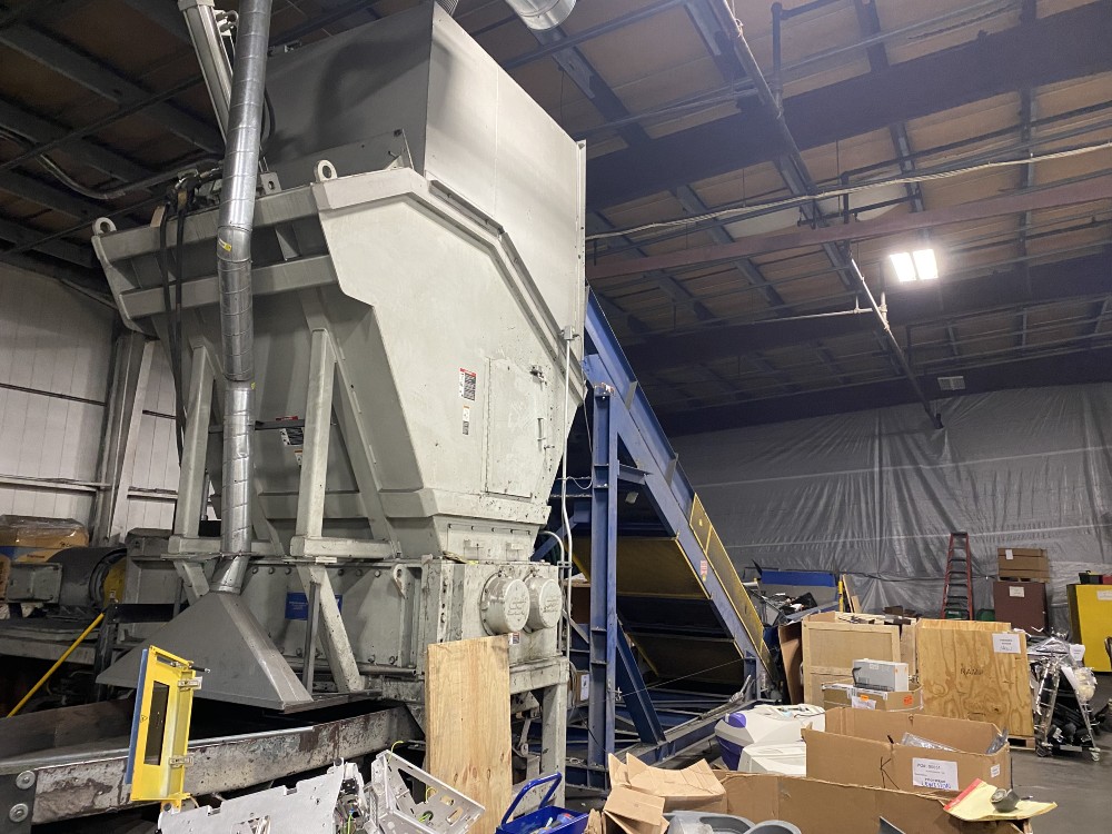 SSI M100E, Shredder with the ram feed hopper - Image 1