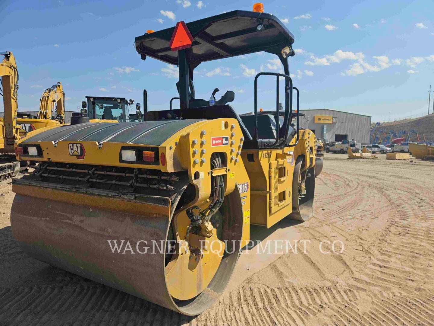 Caterpillar CB16, Compactor, 2584 hours, S/N: HP501007, 2022 - Image 3
