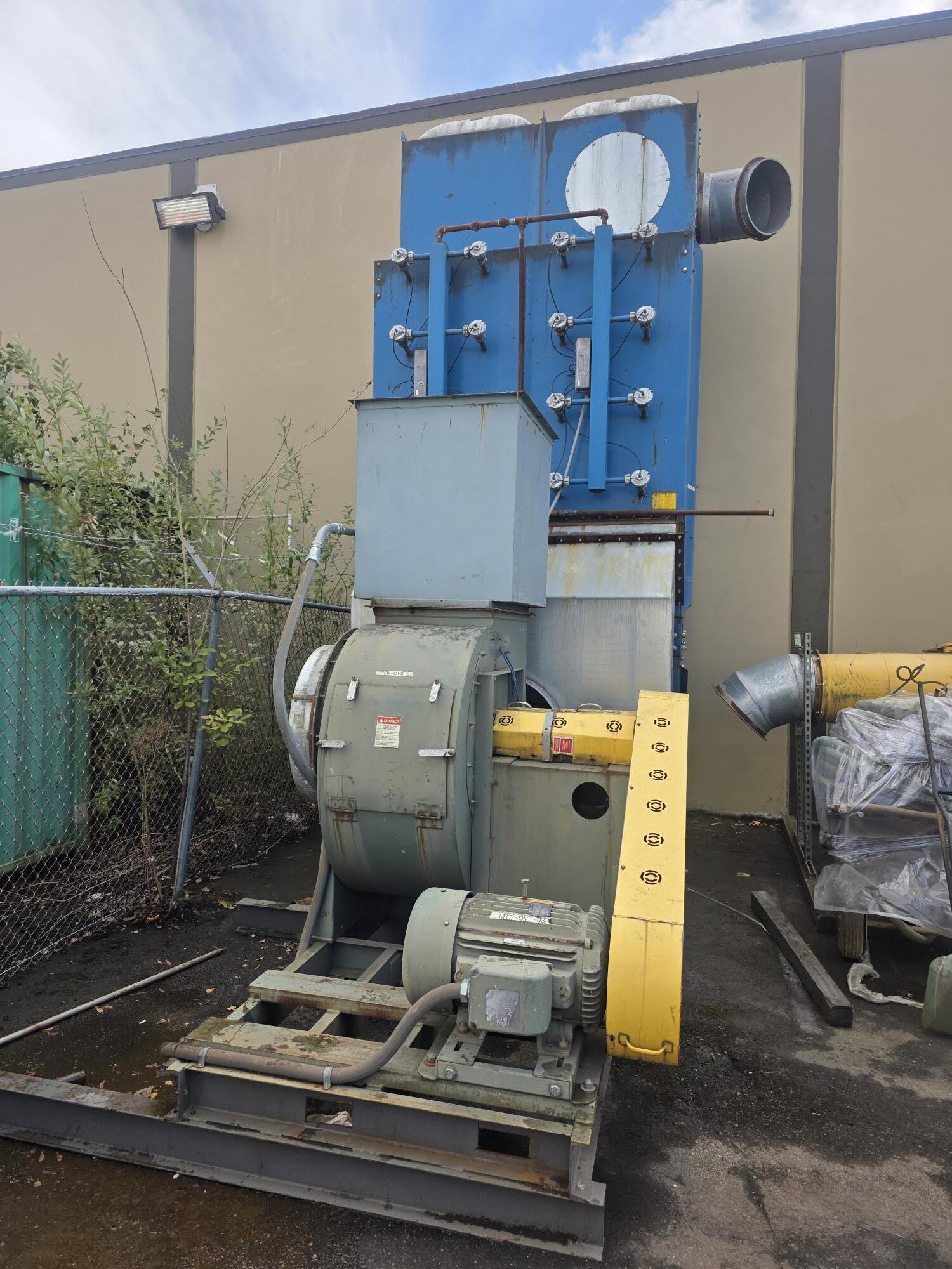 20000 cfm Donaldson Torit #DF04-32, Downflo oval cartridge dust collector, 32 filters, 6080 sq.ft., 50 HP - Image 1