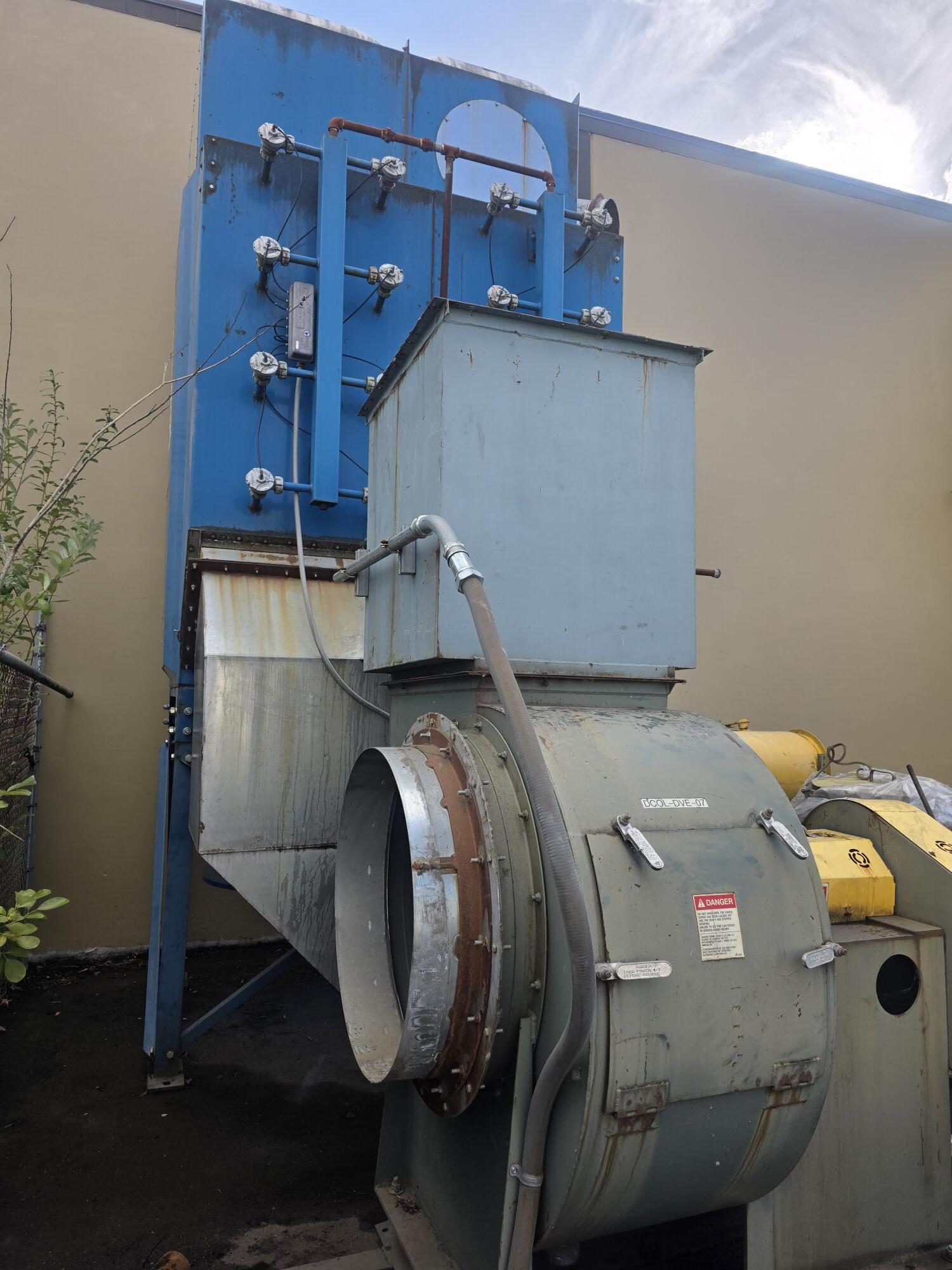 20000 cfm Donaldson Torit #DF04-32, Downflo oval cartridge dust collector, 32 filters, 6080 sq.ft., 50 HP - Image 2