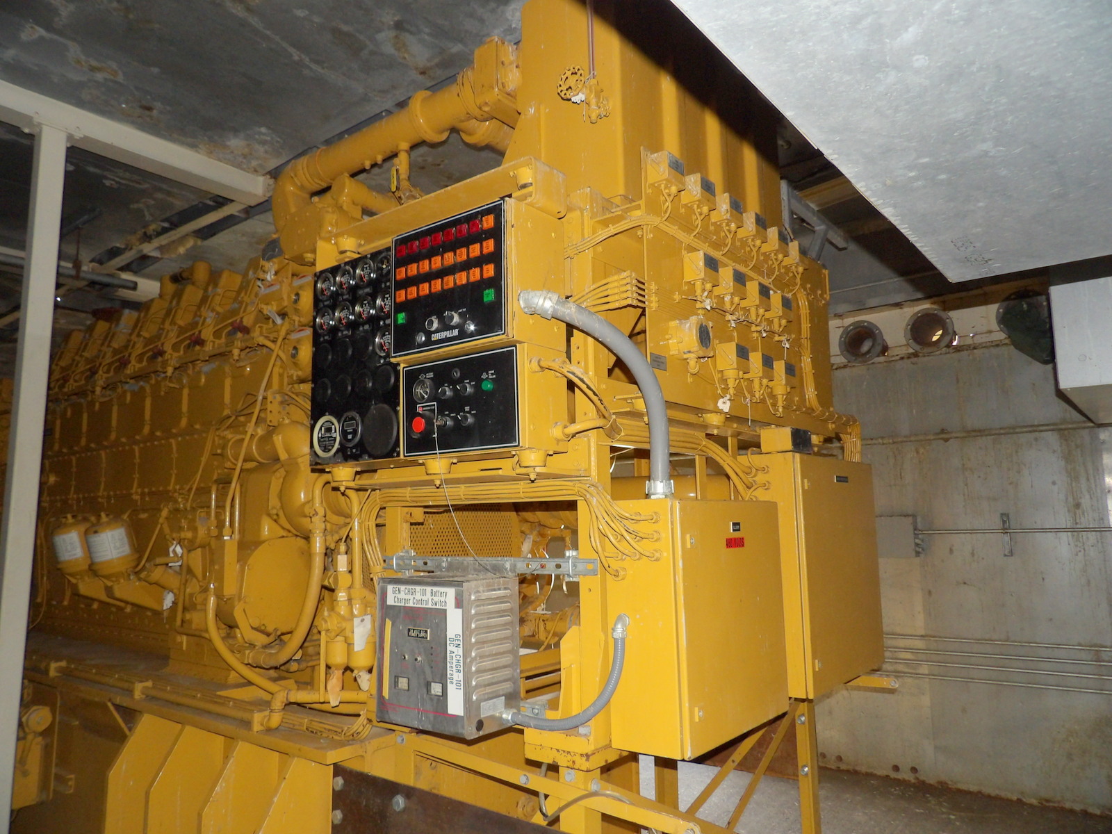 2250 KW Caterpillar #3608, Diesel Generator Set, 2812.5 KVA continuous, 2400/4160 Volts, 3145 HP @ 900 RPM - Image 3