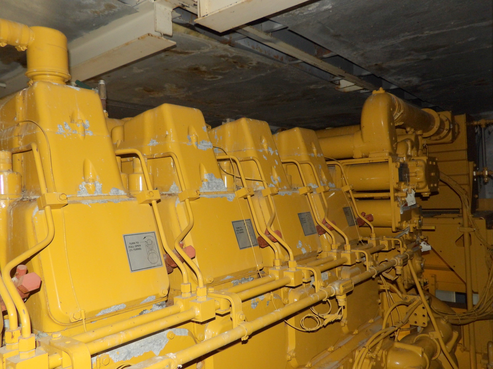 2250 KW Caterpillar #3608, Diesel Generator Set, 2812.5 KVA continuous, 2400/4160 Volts, 3145 HP @ 900 RPM - Image 4