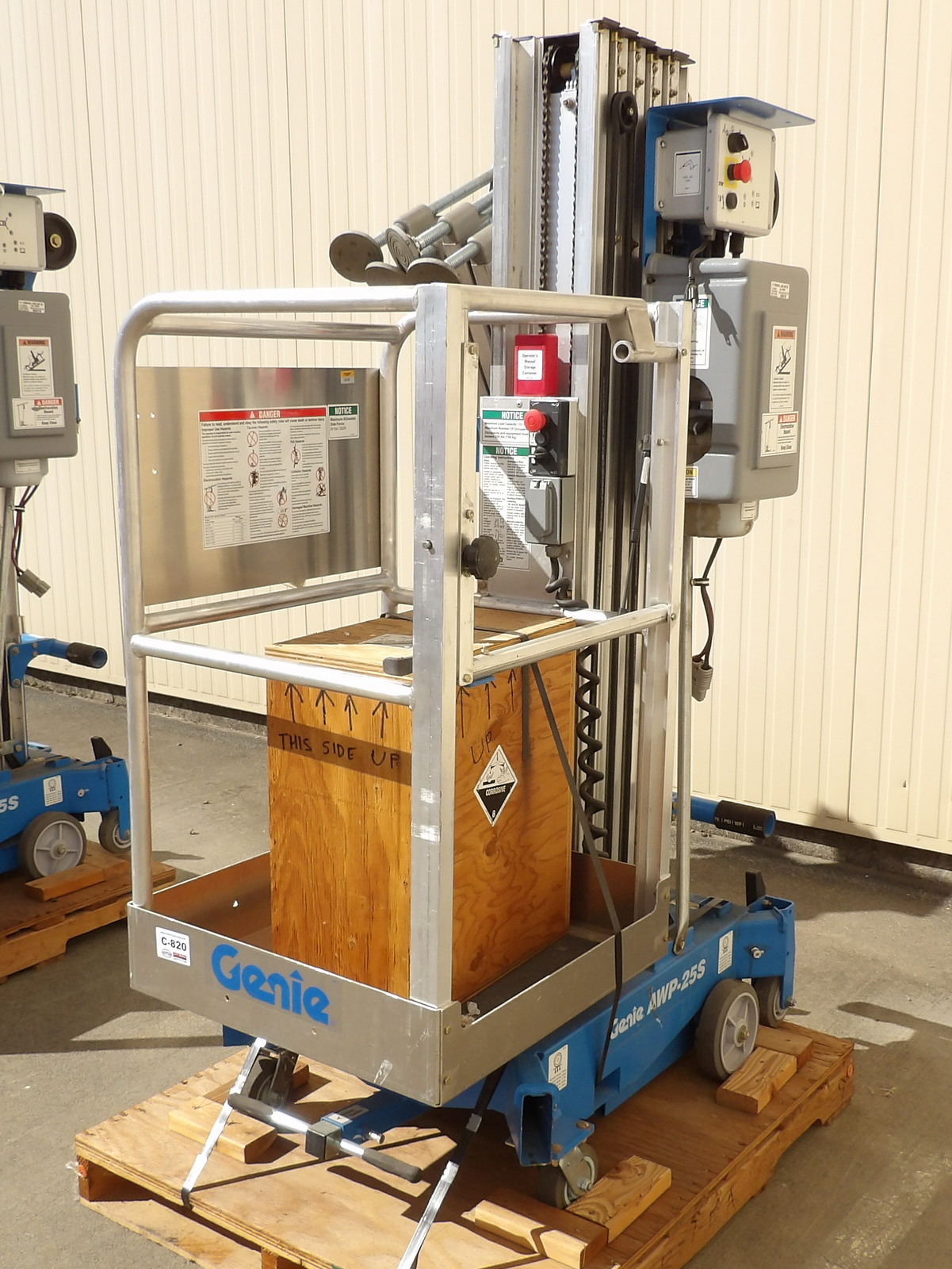 367 lb. Genie #AWP-25S, Man Lift, 24" x 24" basket - Image 9