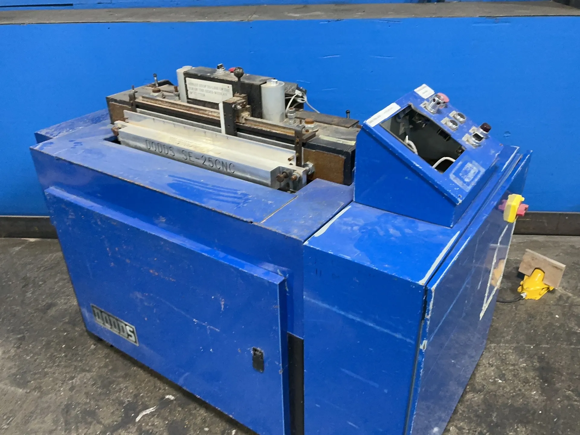 Dodds #SE-25-CNC, single end dovetailer, 7-1/2 HP, 3460 RPM, foot switches, 230/460 V., 3 Ph., 60 Hz. - Image 3