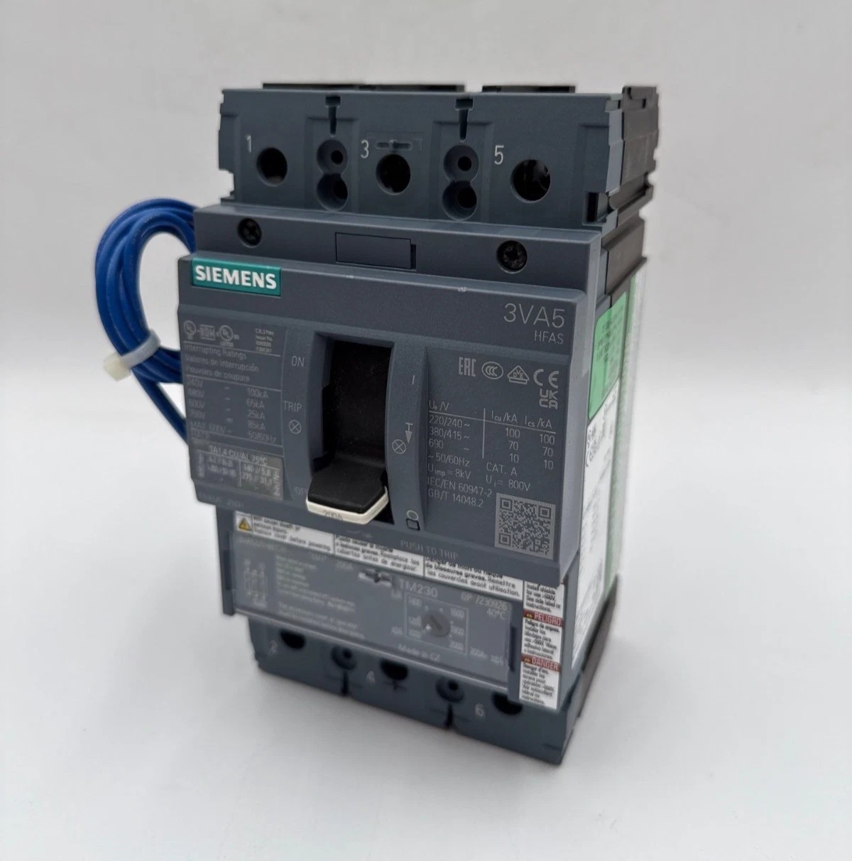 200 Amps, Siemens #3VA5220-6EC31-0AA0, Circuit Breaker, 3-Pole, 600 Volts, Shunt Trip, NEW - Image 1