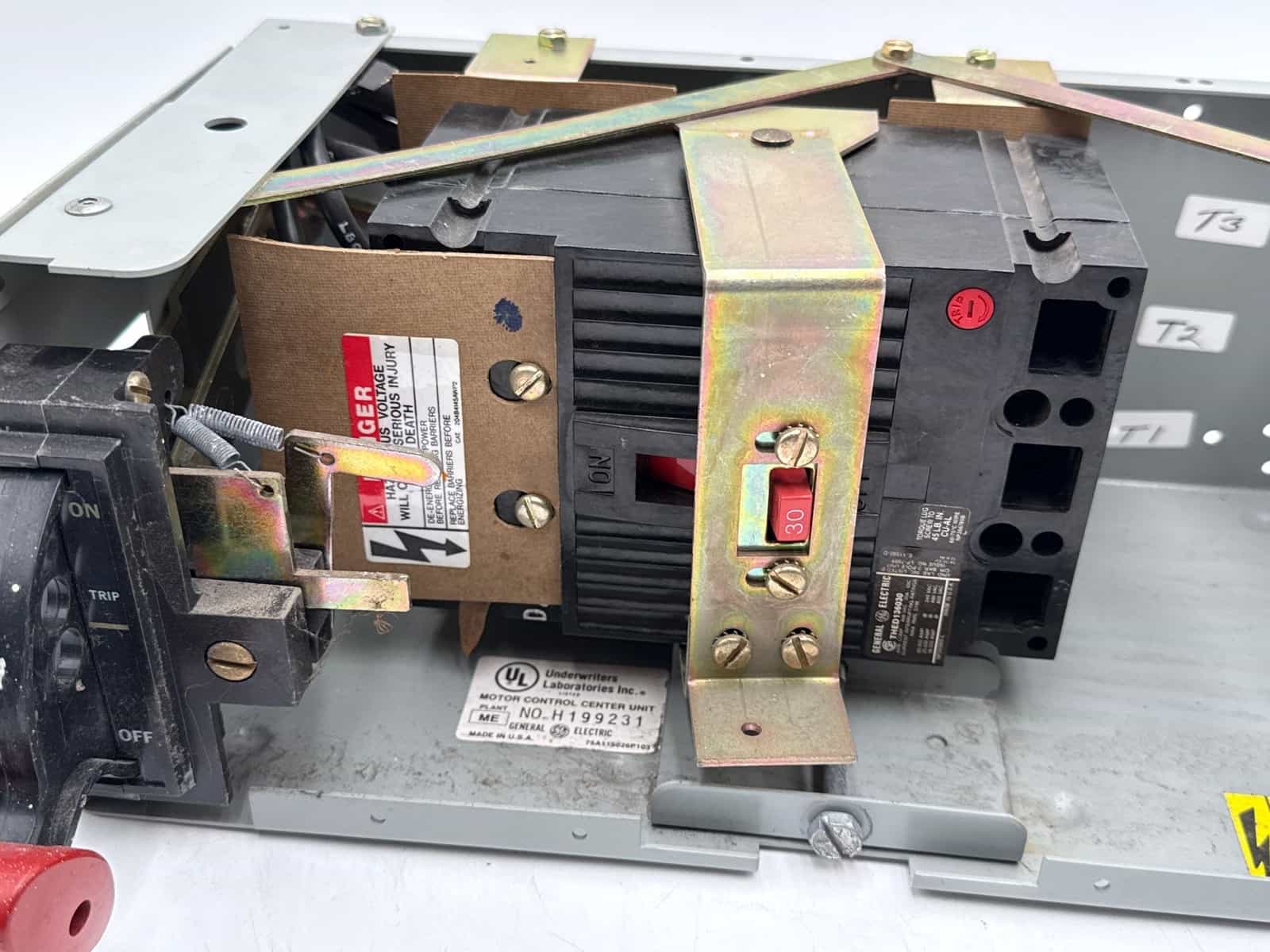 General Electric #8000, 6", 30 Amp, MCC Feeder Bucket, Breaker THED136030 - Image 3