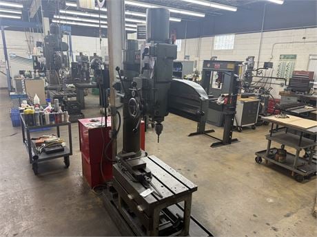 3.3'-7.8" Arboga, radial drill, #4MT, 6.69" spindle travel, 1900 RPM, 4 automatic feeds, 1.18" tapping, vise - Image 9