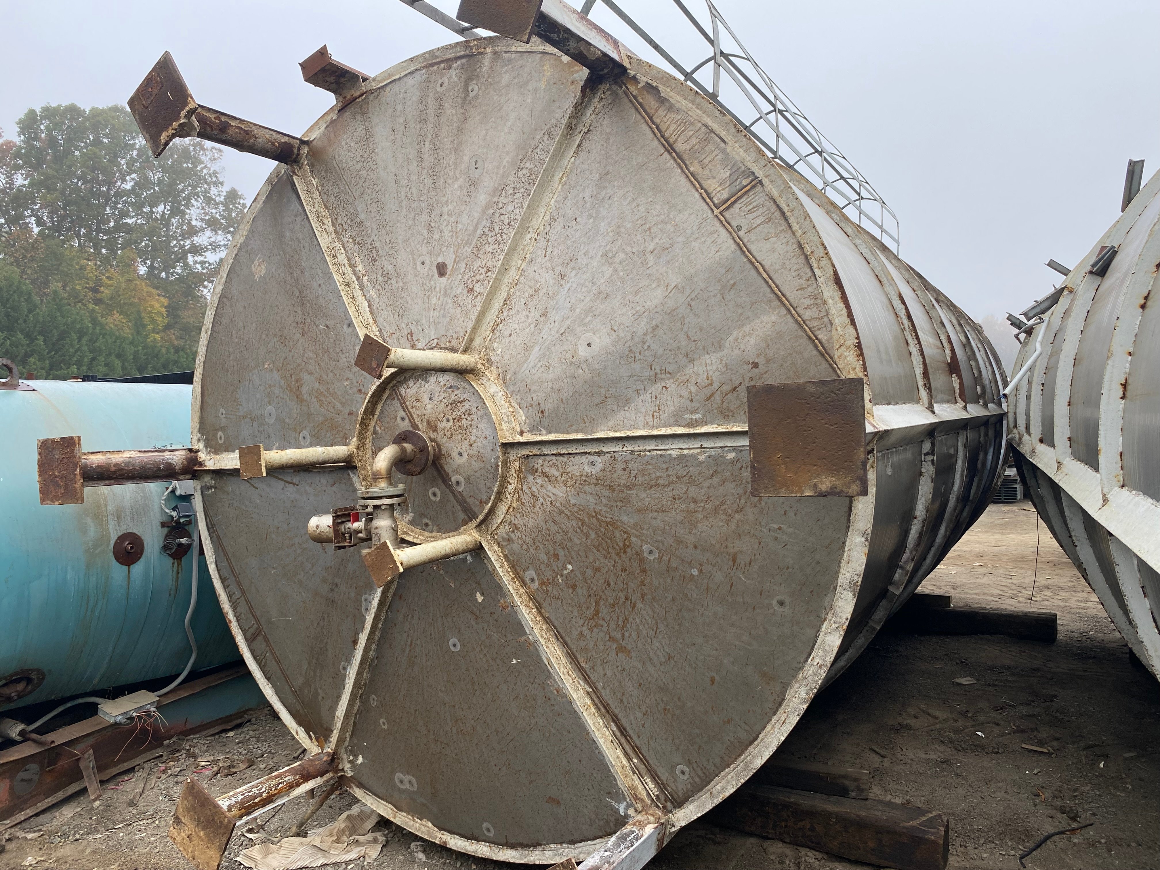 10,000 gallon Stainless Steel Vertical Storage Tank, 110" diameter x 240" straight side, cone top & bottom - Image 3