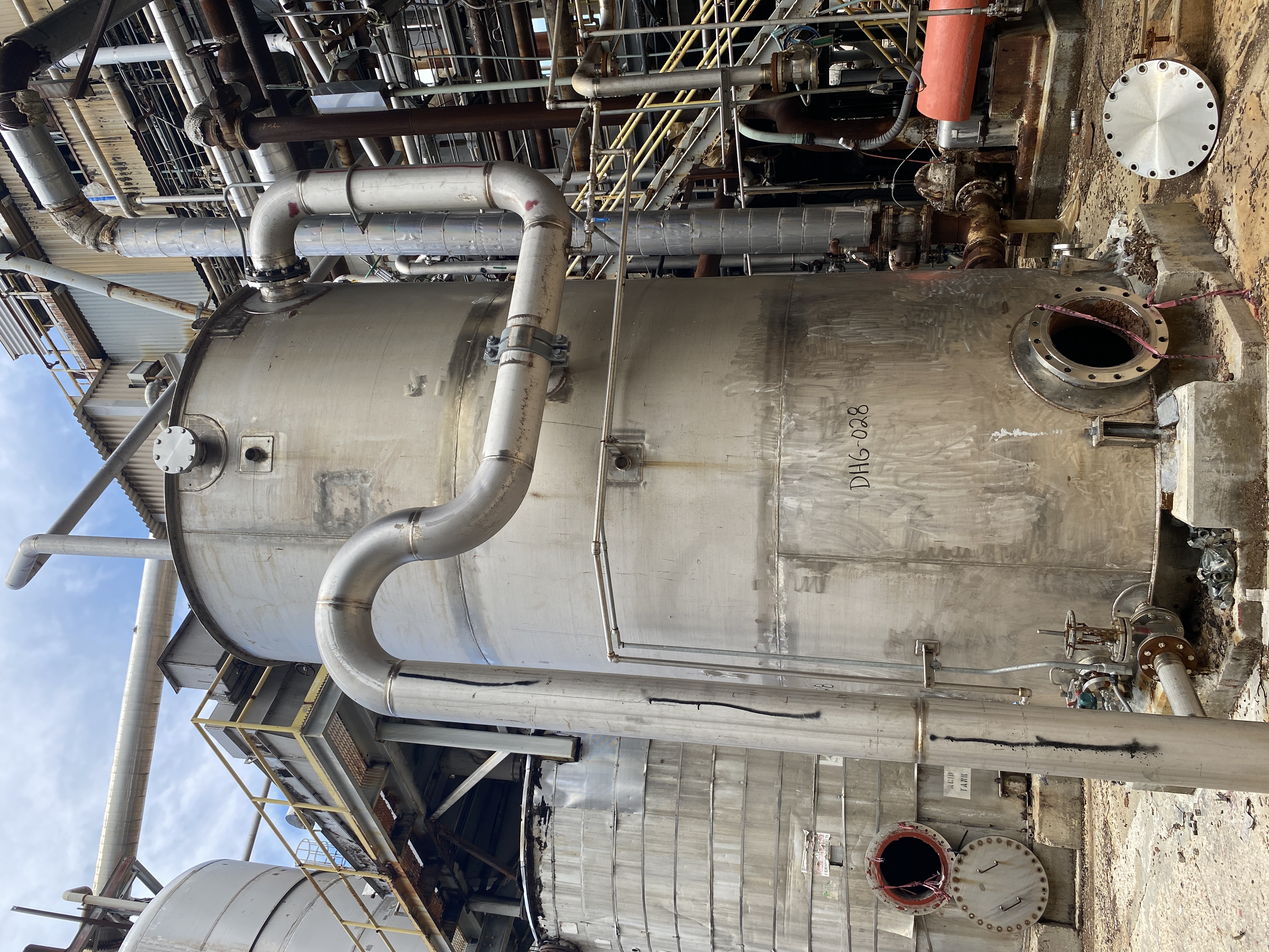 8500 gallon James Machine Works, 304L Stainless Steel Vertical Tank, 9' diameter x 18' straight side, flat - Image 1
