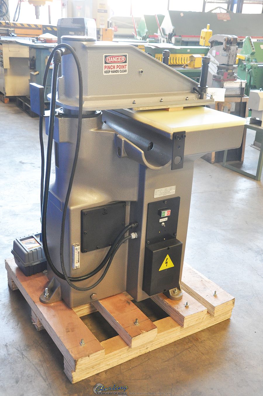 22 Ton, Apmc #APM-SA22, 3.54 stroke, hydraulic clicker press, quick height adj., dual joystick Control, New - Image 5