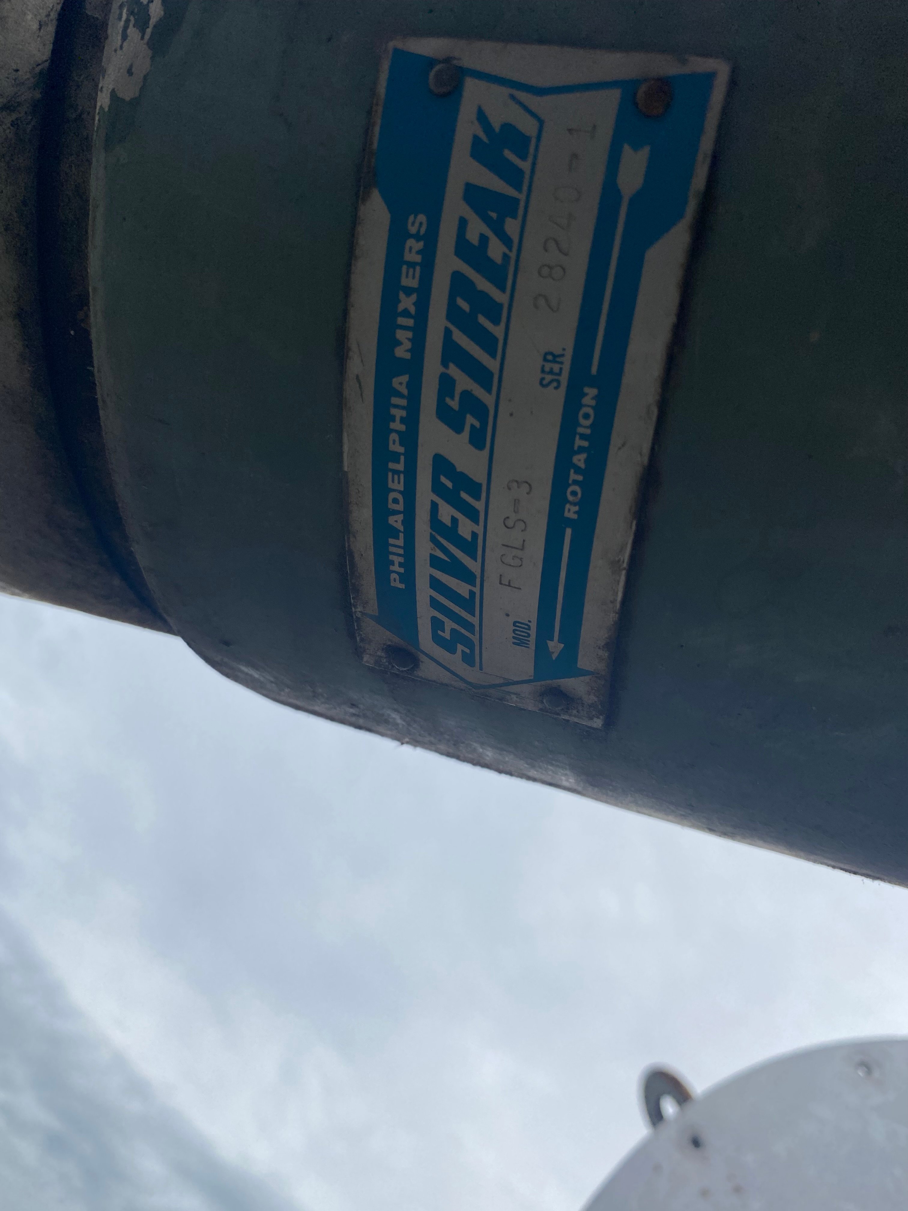 700 gallon IPSCO, 304 Stainless Steel Vertical Mix Tank, 48" diameter x 89" straight side, half-hinged top - Image 6
