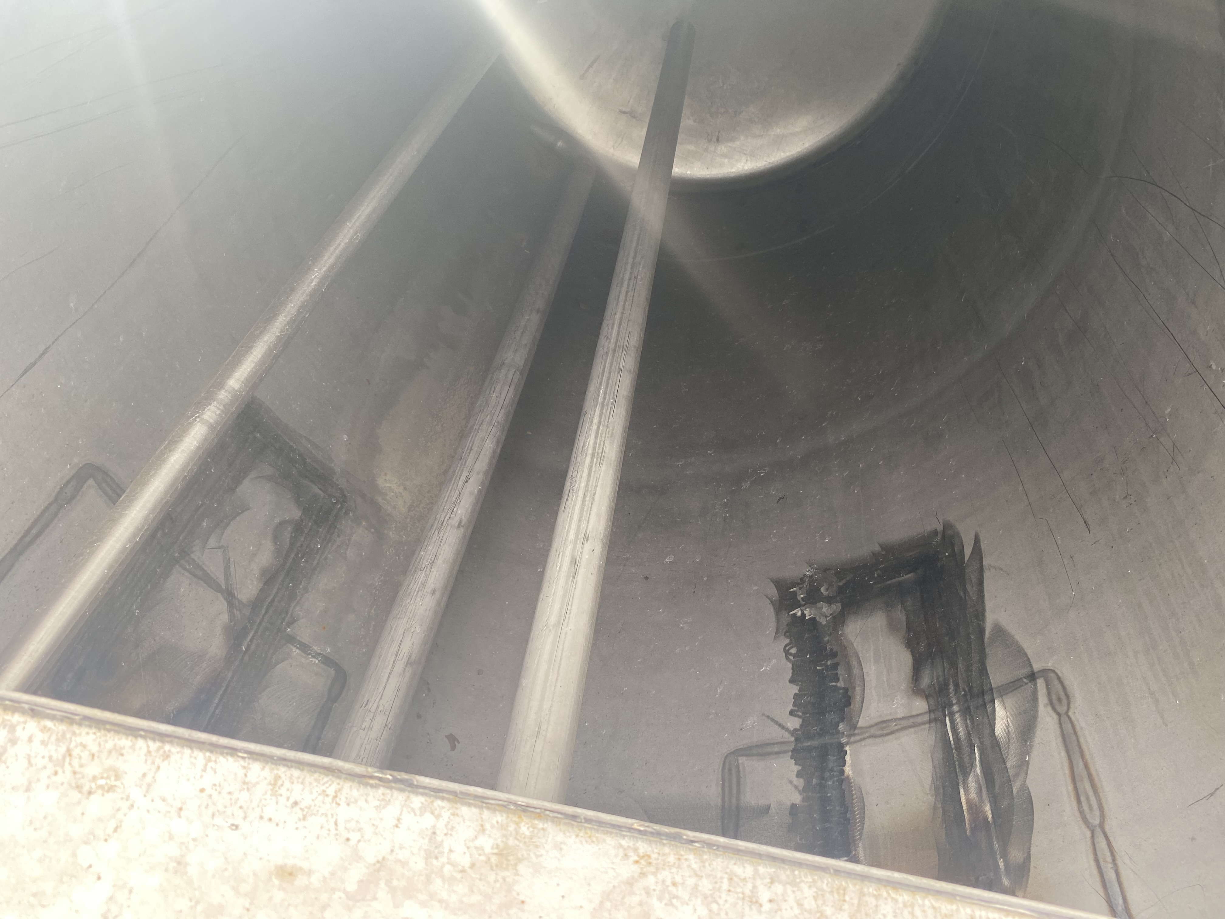 700 gallon IPSCO, 304 Stainless Steel Vertical Mix Tank, 48" diameter x 89" straight side, half-hinged top - Image 9