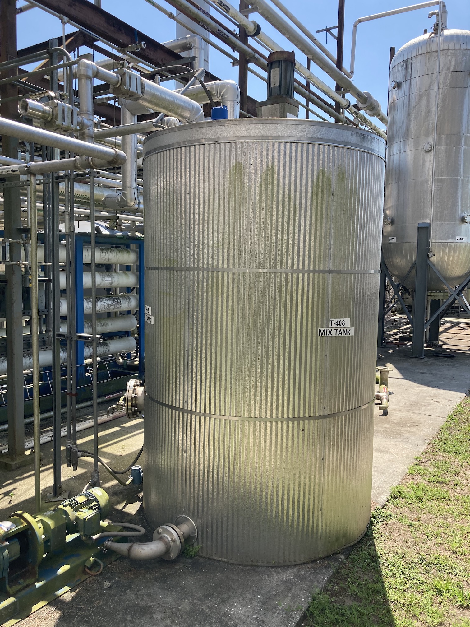 1200 gallon Stainless Steel Vertical Tank, 5' diameter x 8' straight side, flat top & bottom, 20" x 20" side - Image 2