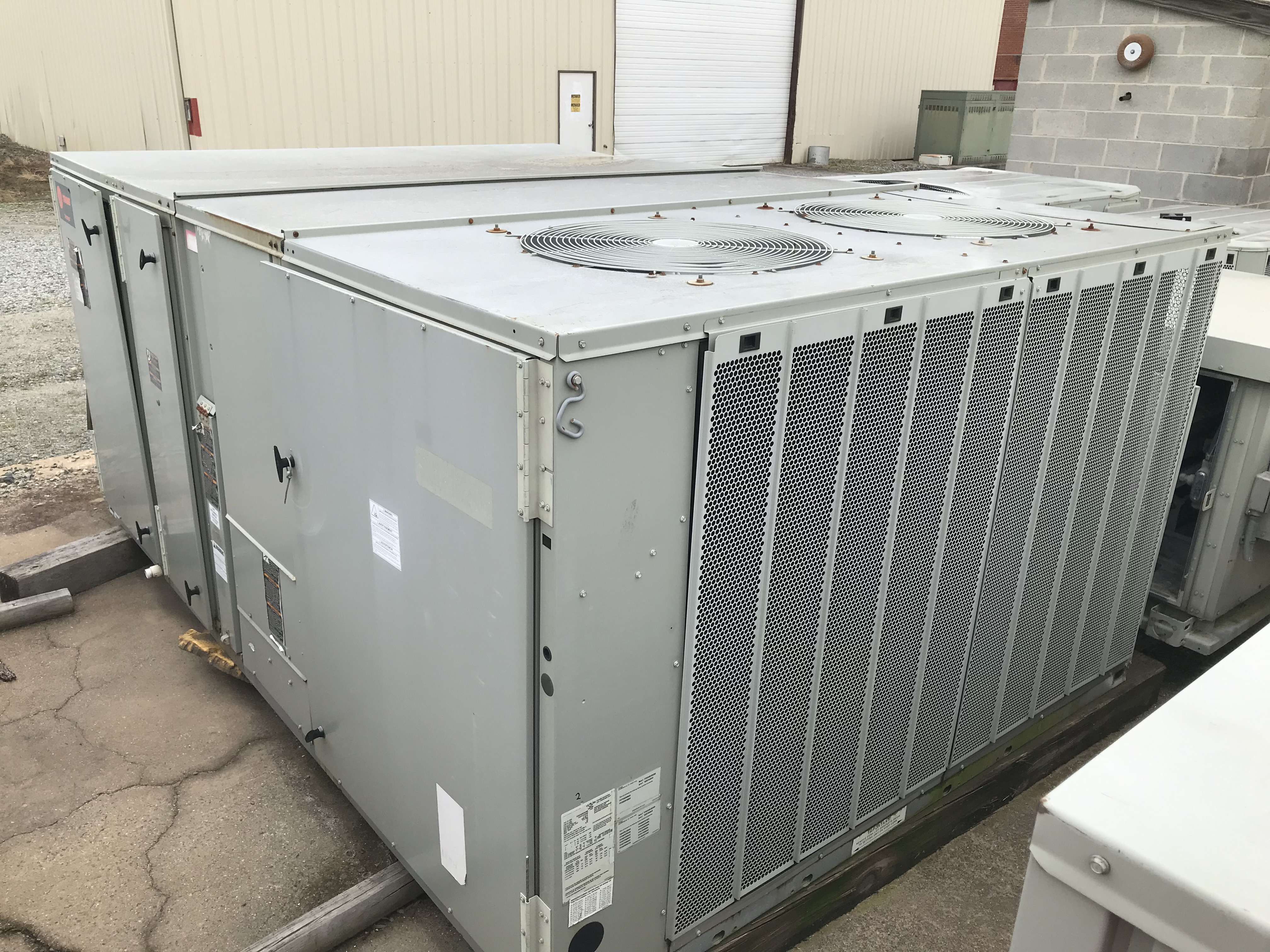 20 Ton, Trane #TCD240E40CBB, Packaged Rooftop Air Conditioner, 72 kW electric heat, microchannel condenser - Image 1