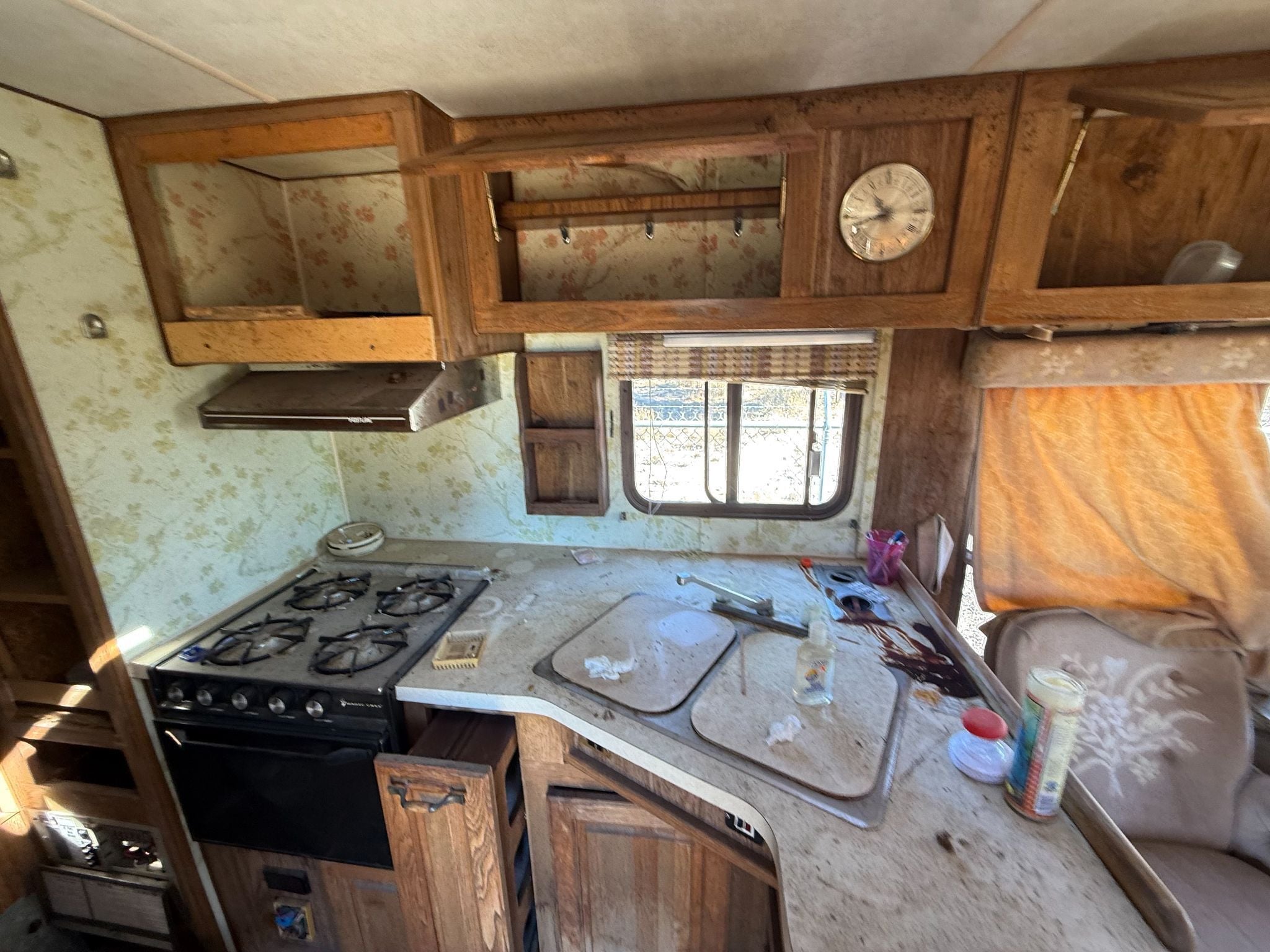 Coachmen, Class A Motorhome, Chevy P30 chassis, 7.4L 454 V8, 3-speed automatic, 178" wheelbase, Onan 6.5 RV - Image 8