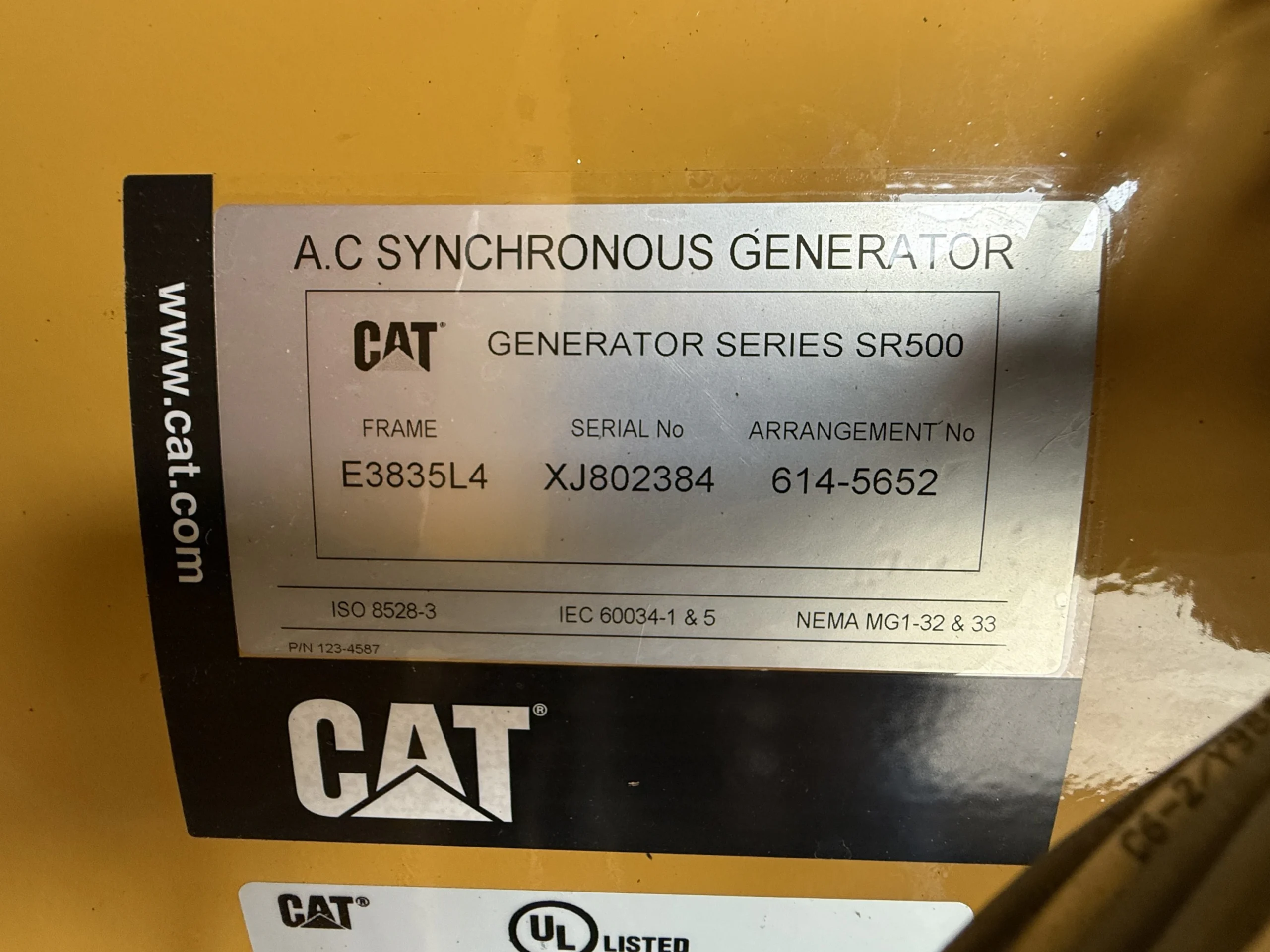 800 KW Caterpillar #D800-GC, diesel generator set, 480/277 Volts, 3-phase, 1214 HP, C27 engine, Tier 2, sound - Image 2
