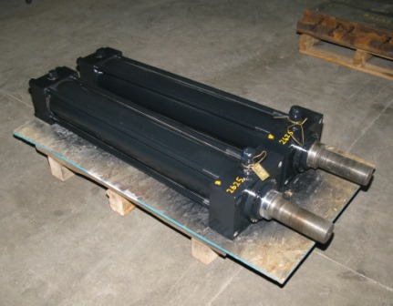 5" Bore, Hydroline, 3.5" dia rod, 30" stroke, 3000 psi, male rod end, 1.5" ports, double-action, #2625 (2 - Image 1