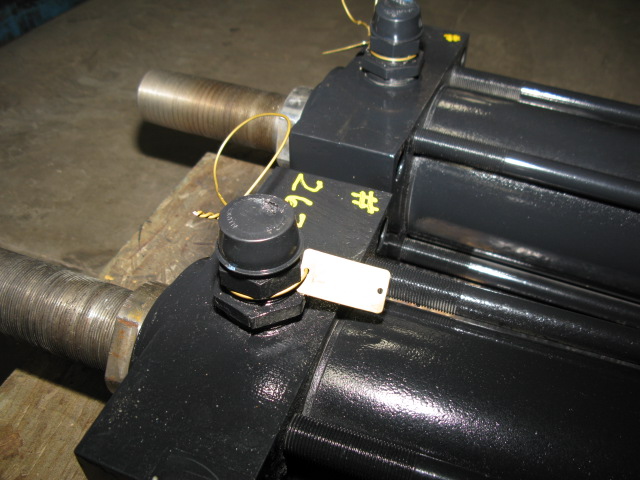 5" Bore, Hydroline, 3.5" dia rod, 30" stroke, 3000 psi, male rod end, 1.5" ports, double-action, #2625 (2 - Image 3